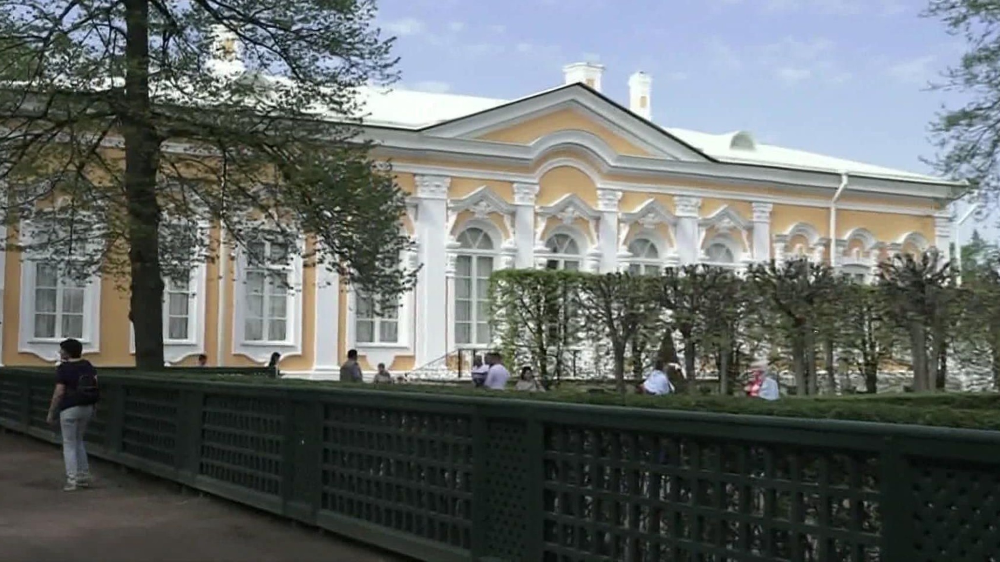 В Петергофе после реставрации открыли Екатерининский корпус