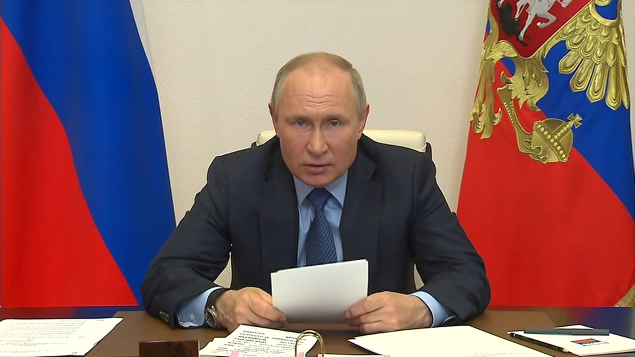 Путин: мы все чаще сталкиваемся с попытками оболгать историю