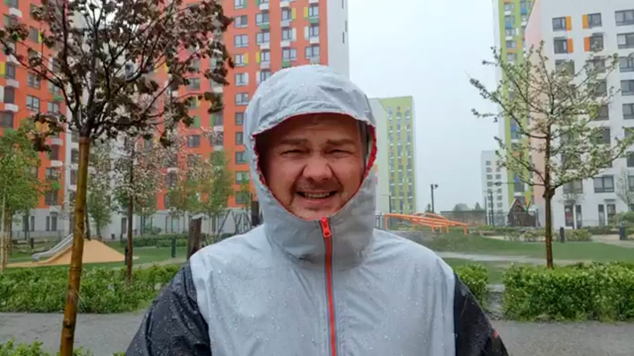 Ливни и штормовой ветер перемещаются с юга на север Москвы