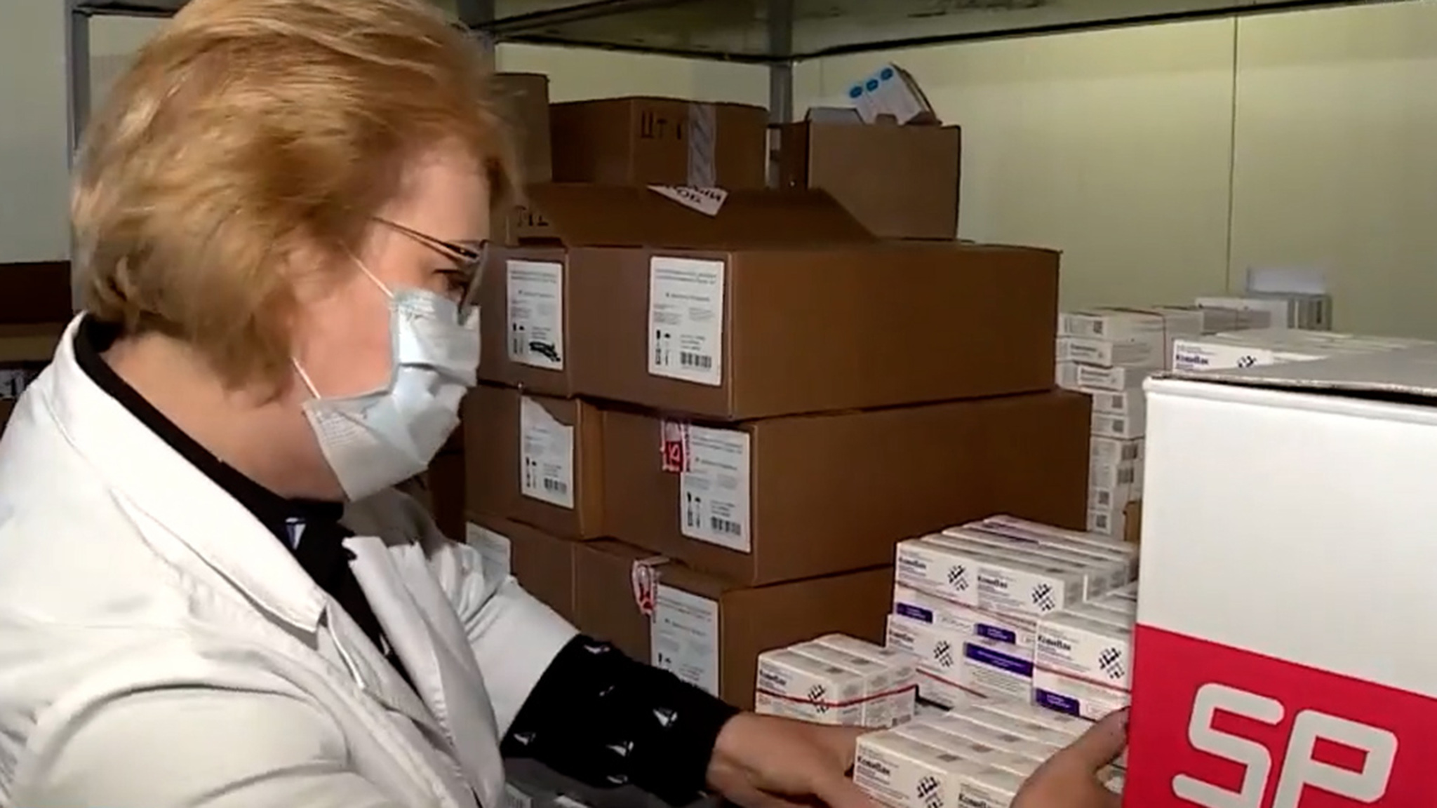 В Липецкую область привезли новую вакцину "КовиВак"