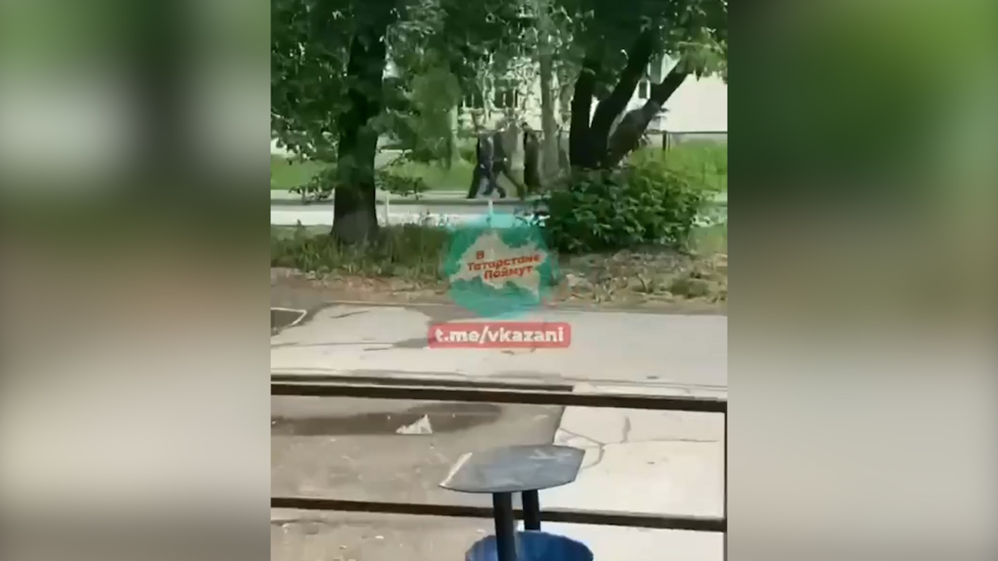 Две казанские школы эвакуировали из-за сообщения о мужчине с оружием