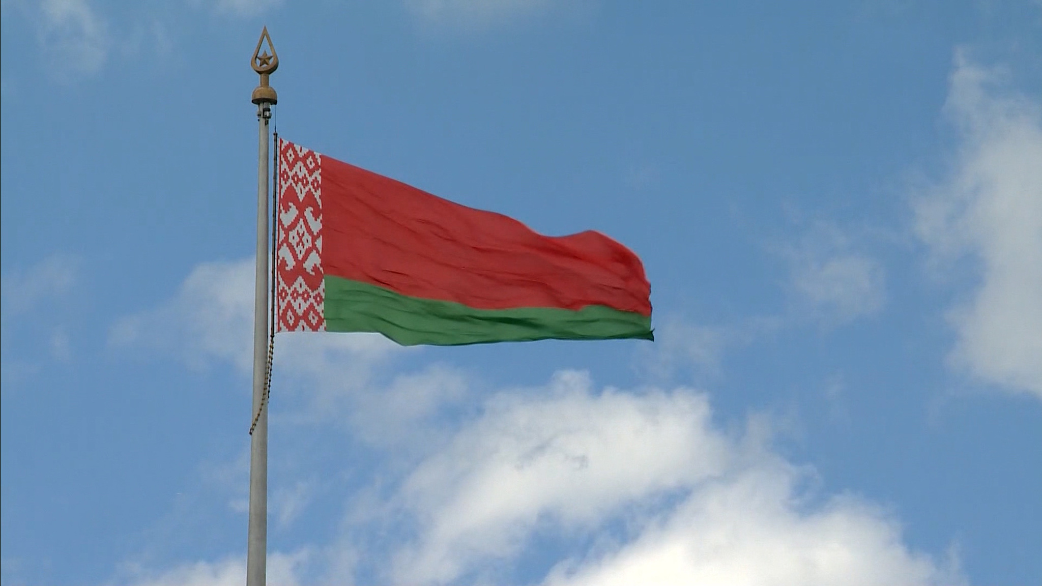 Санкционная война: Киев закрывает свое небо, Минск прекращает поставки бензина