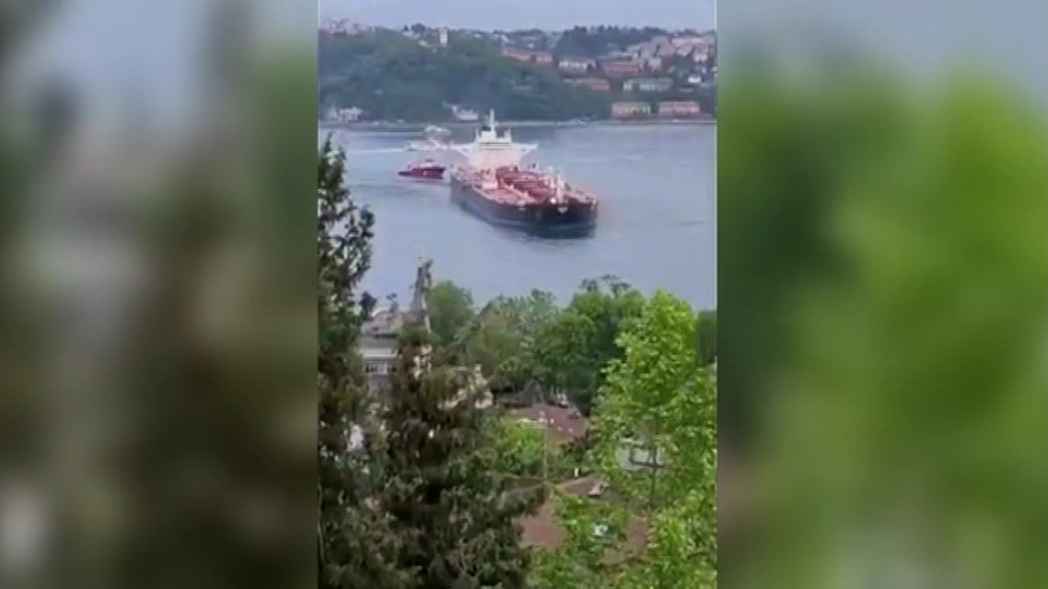 Движение судов через Босфор восстановлено