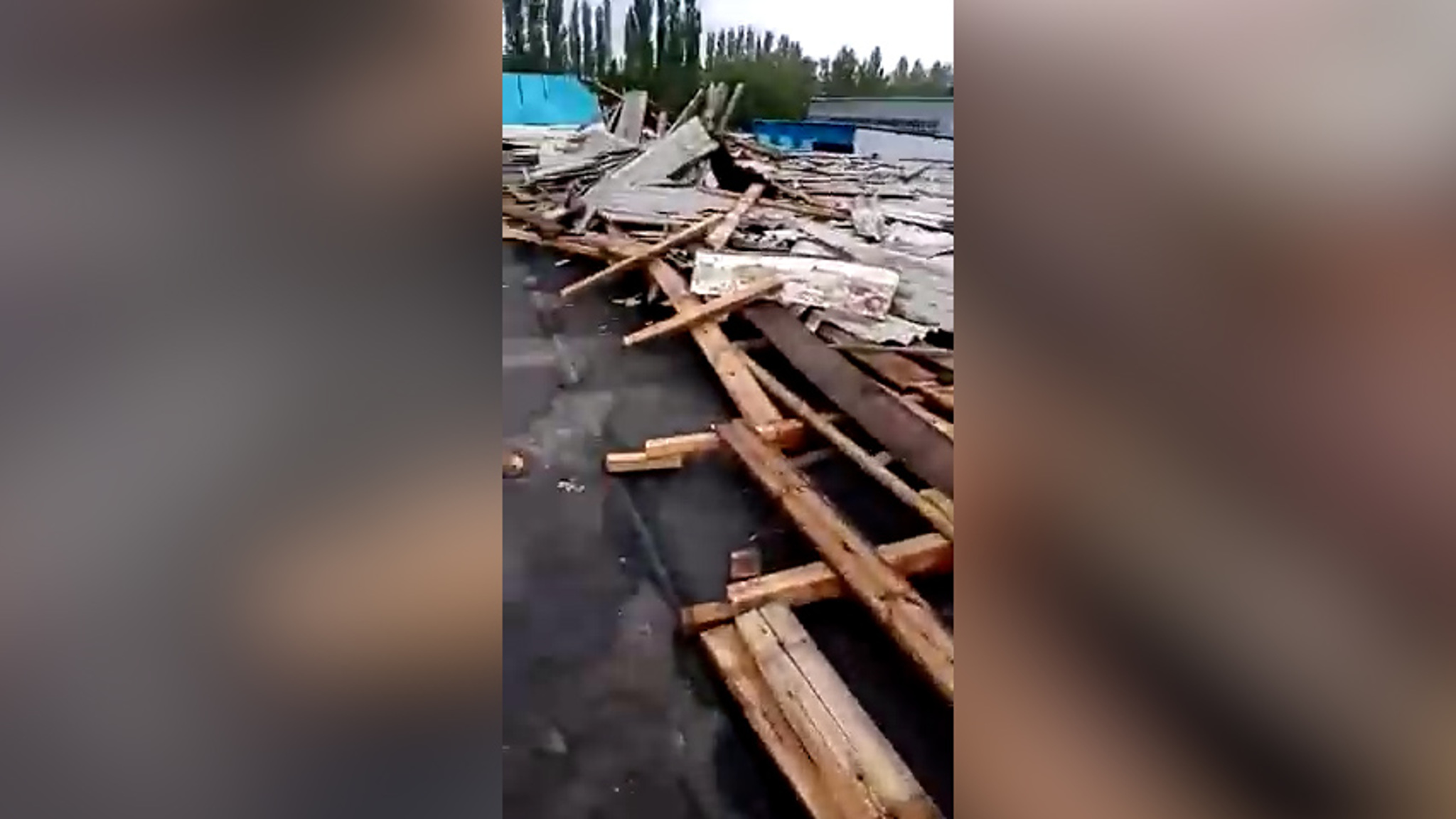 Ураган сорвал шифер с крыши предприятия в Воронежской области