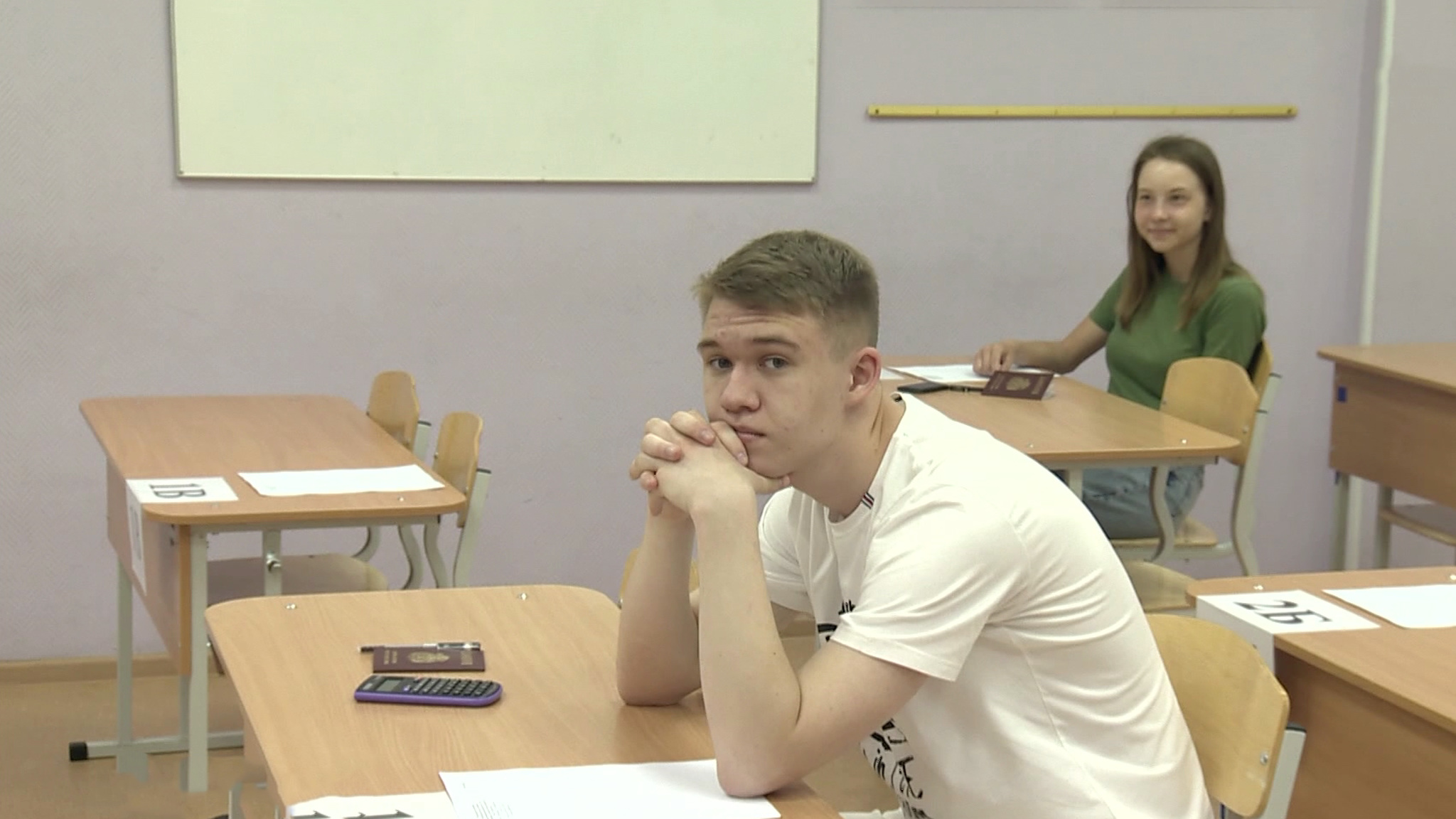 Более 20 тысяч школьников Среднего Урала начали сдавать ЕГЭ