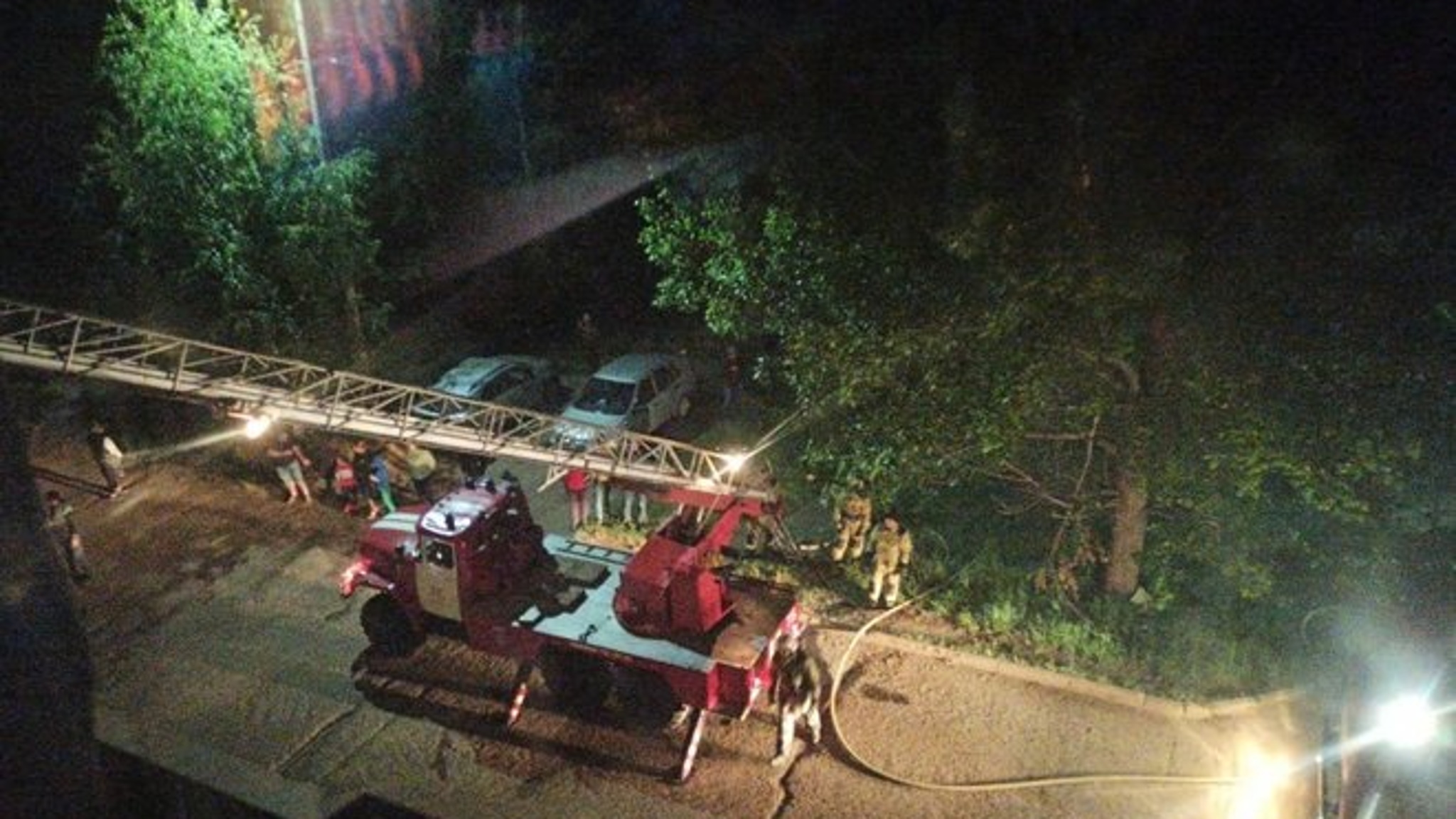 Две женщины с детьми были спасены из горящей многоэтажки в Елабуге
