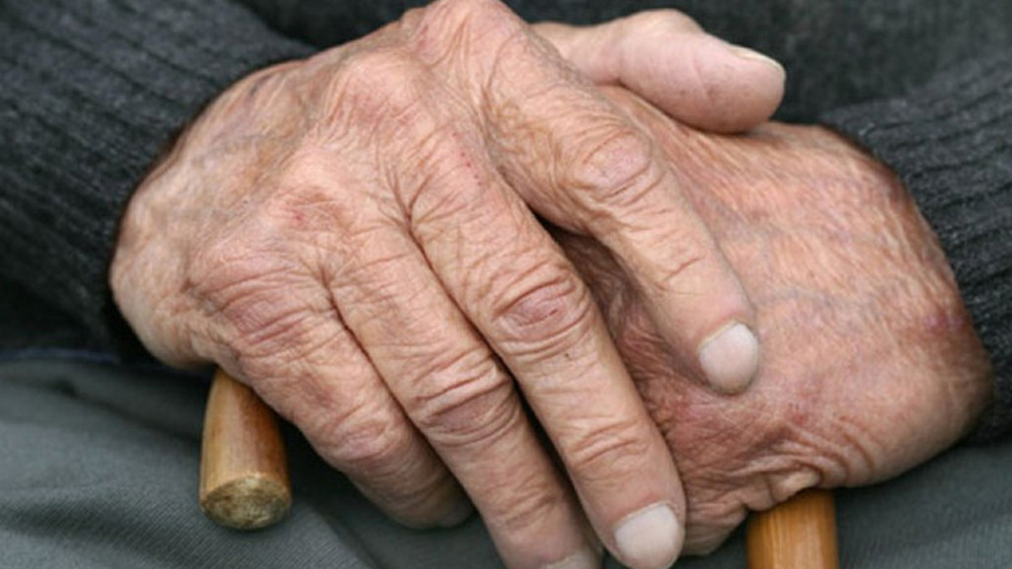 Пенсионерка из города Бийска самостоятельно нарисовала дорожную разметку