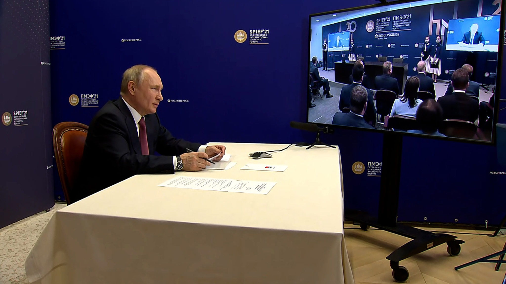 Путин примет участие в пленарном заседании на экономическом форуме в Петербурге