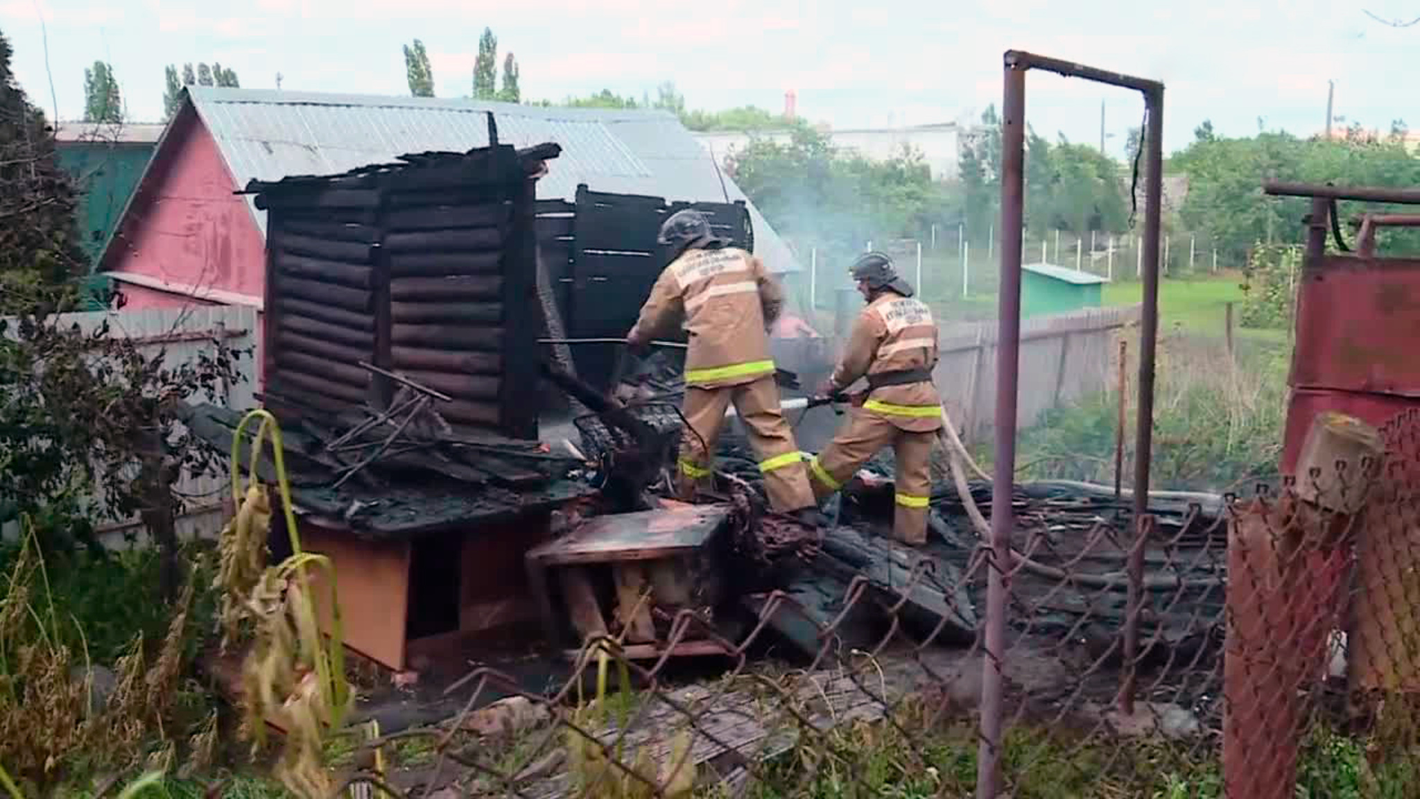 Возгорание во дворе дома на Рассказовской могло обернуться трагедией