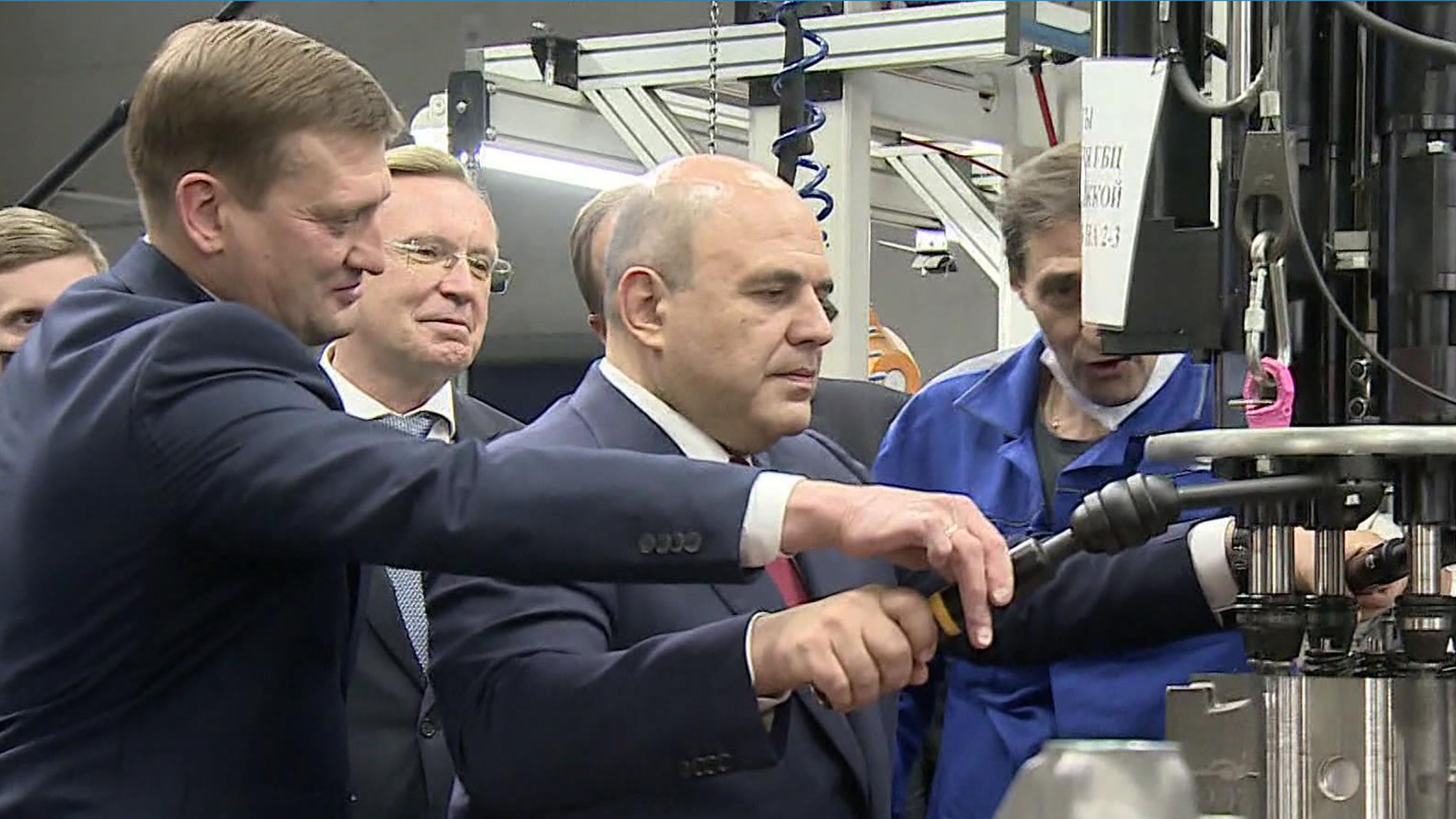 Мишустину показали "черное крыло" и дали порулить
