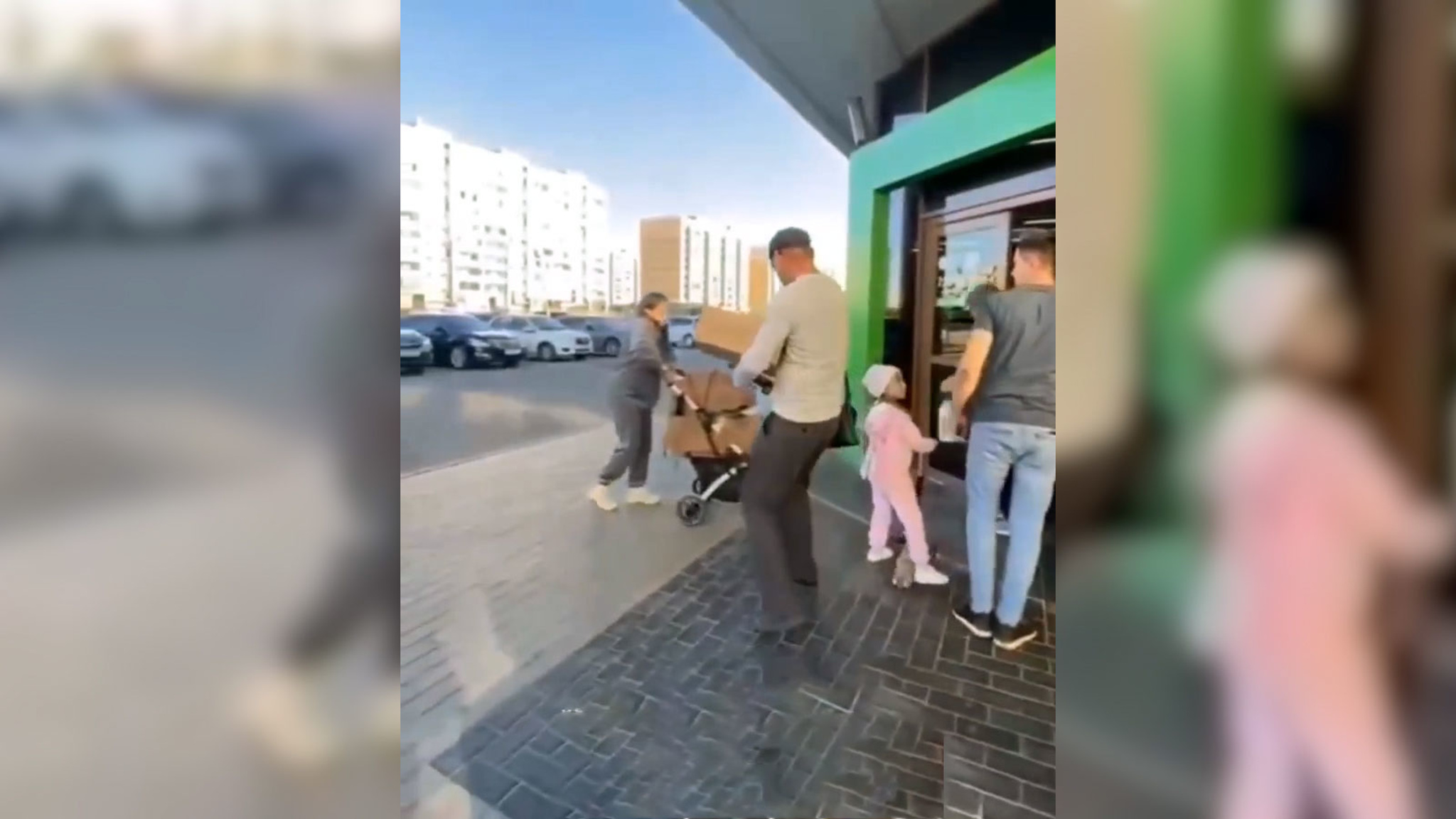 В Челнах мужчина раздал прохожим десять коробок краденого мороженого