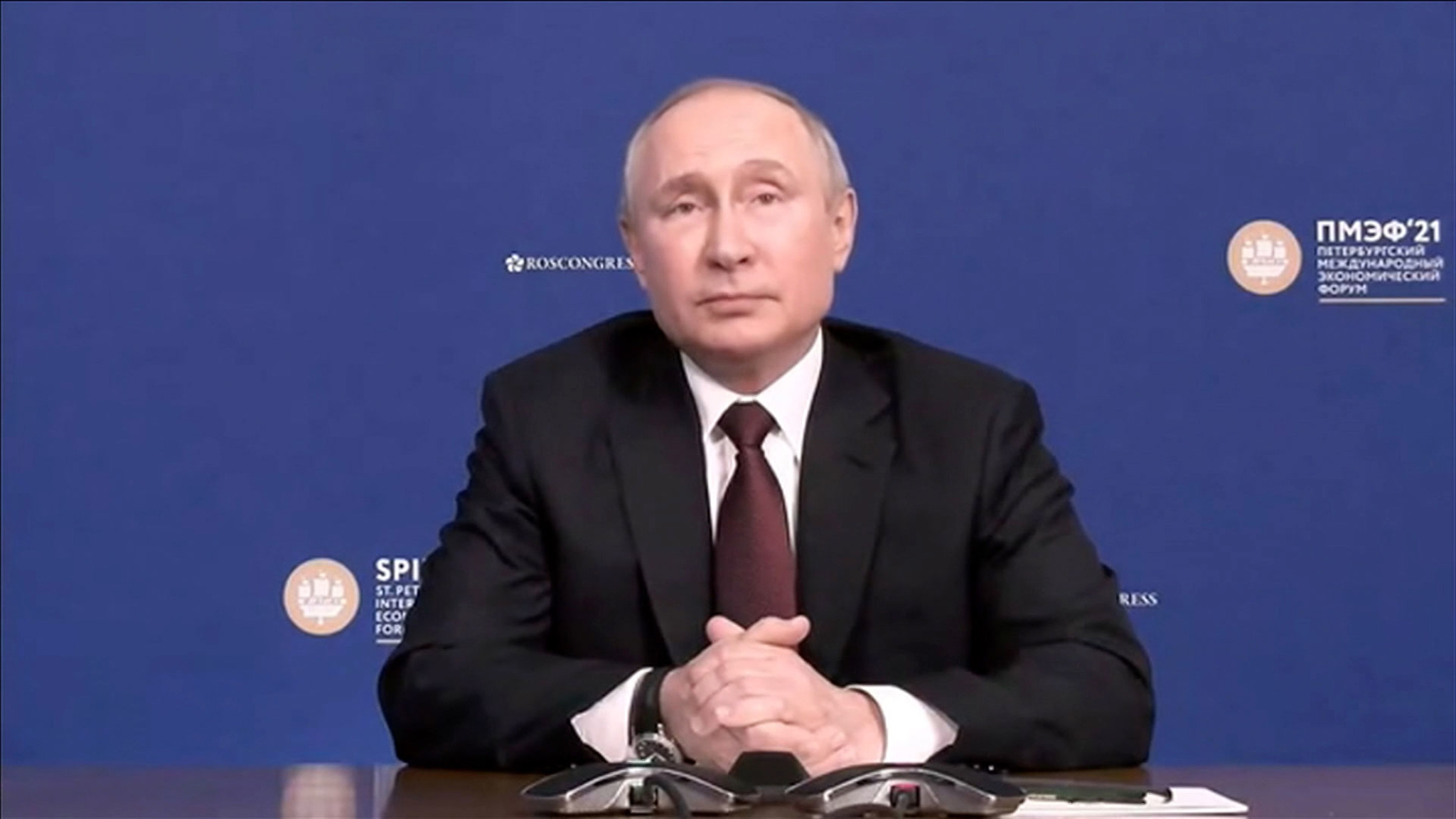 Путин напомнил о праве России выстраивать политическую систему самостоятельно