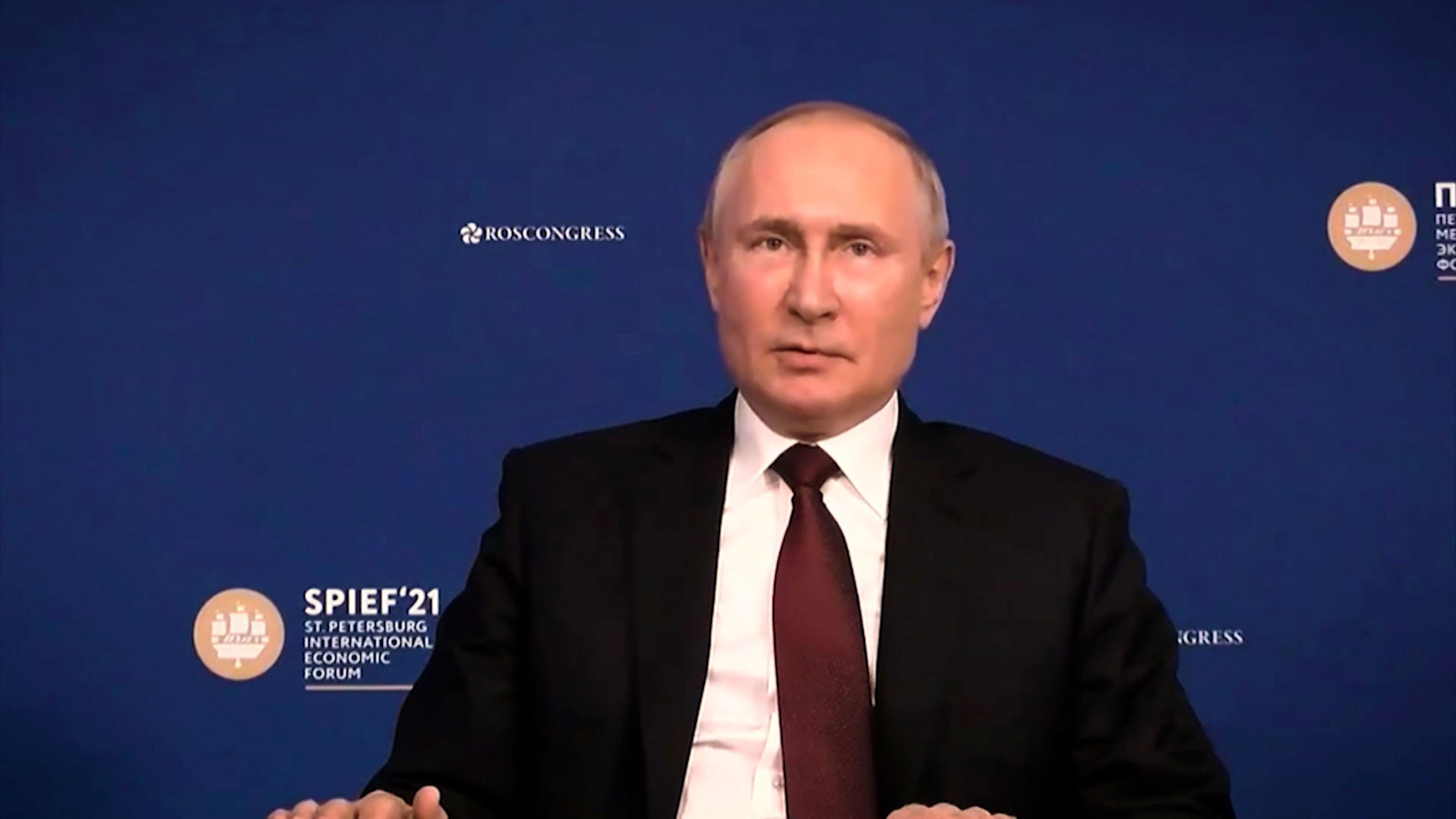 Петербургский форум: неожиданные новости и откровения модератора