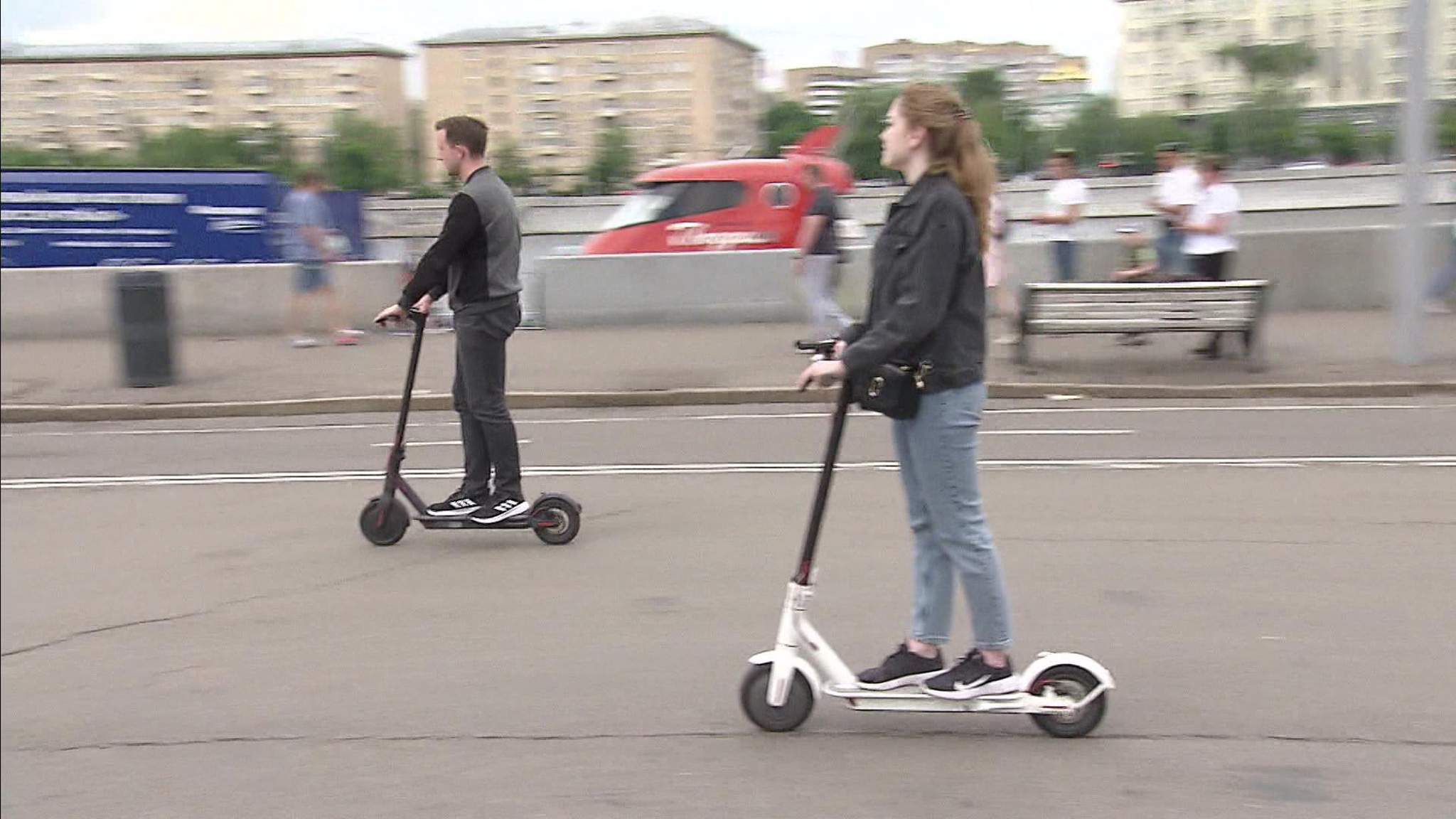 Сервисы аренды электросамокатов возобновляют работу в Петербурге