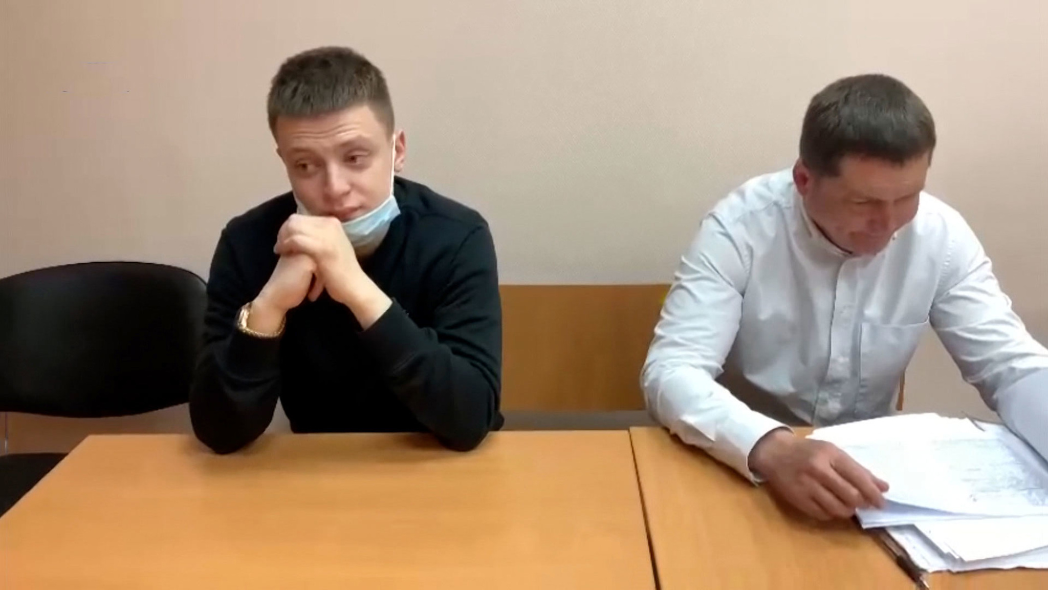 Избивший девушку стример Бурим устроил онлайн-шоу из судебного процесса