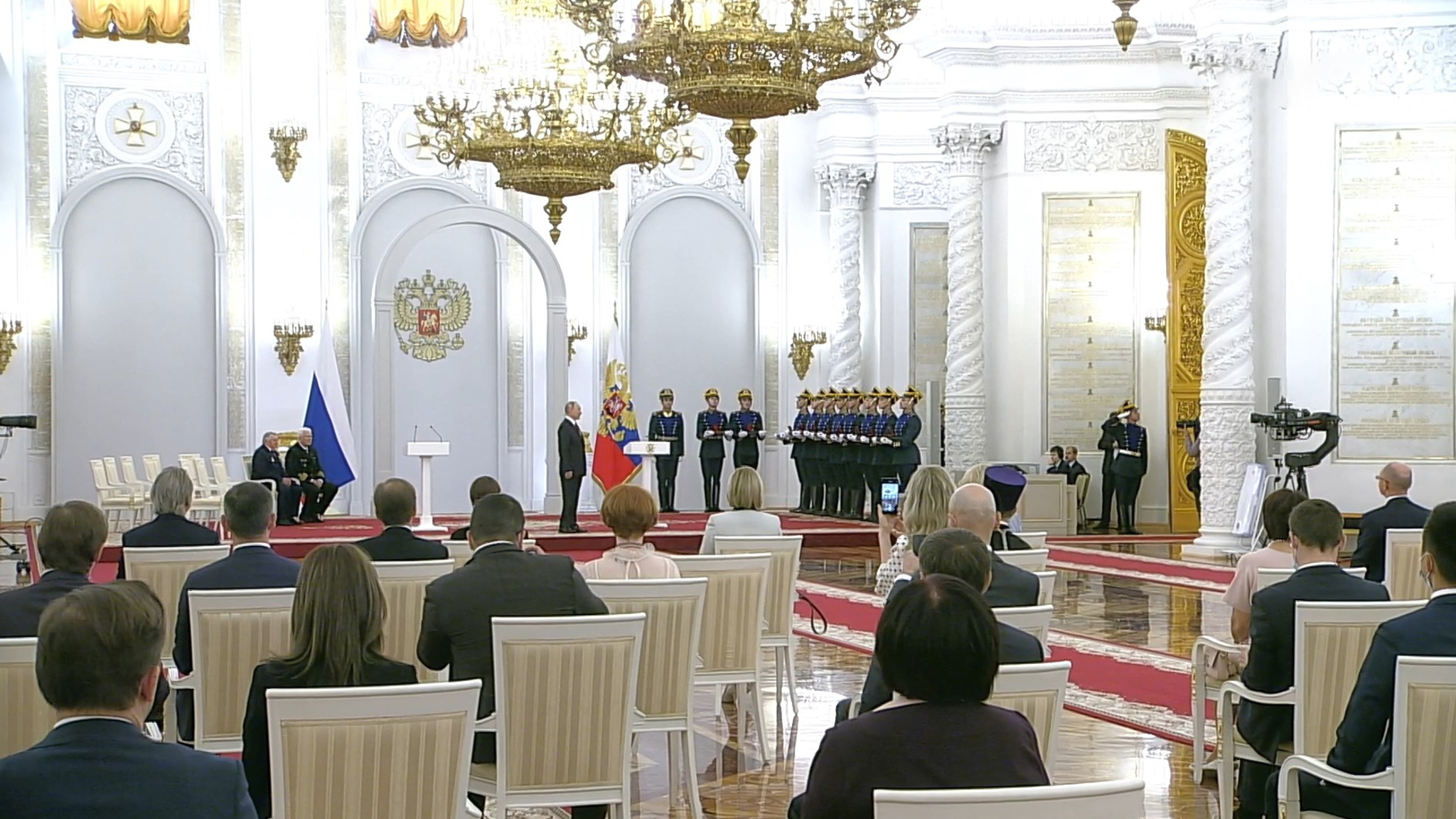 Путин считает, что День России знаменует как историю, так и нынешнее развитие страны