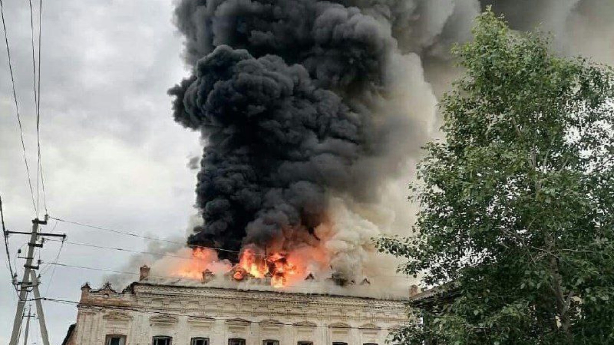 В Елабуге произошел пожар в старинном здании XIX века