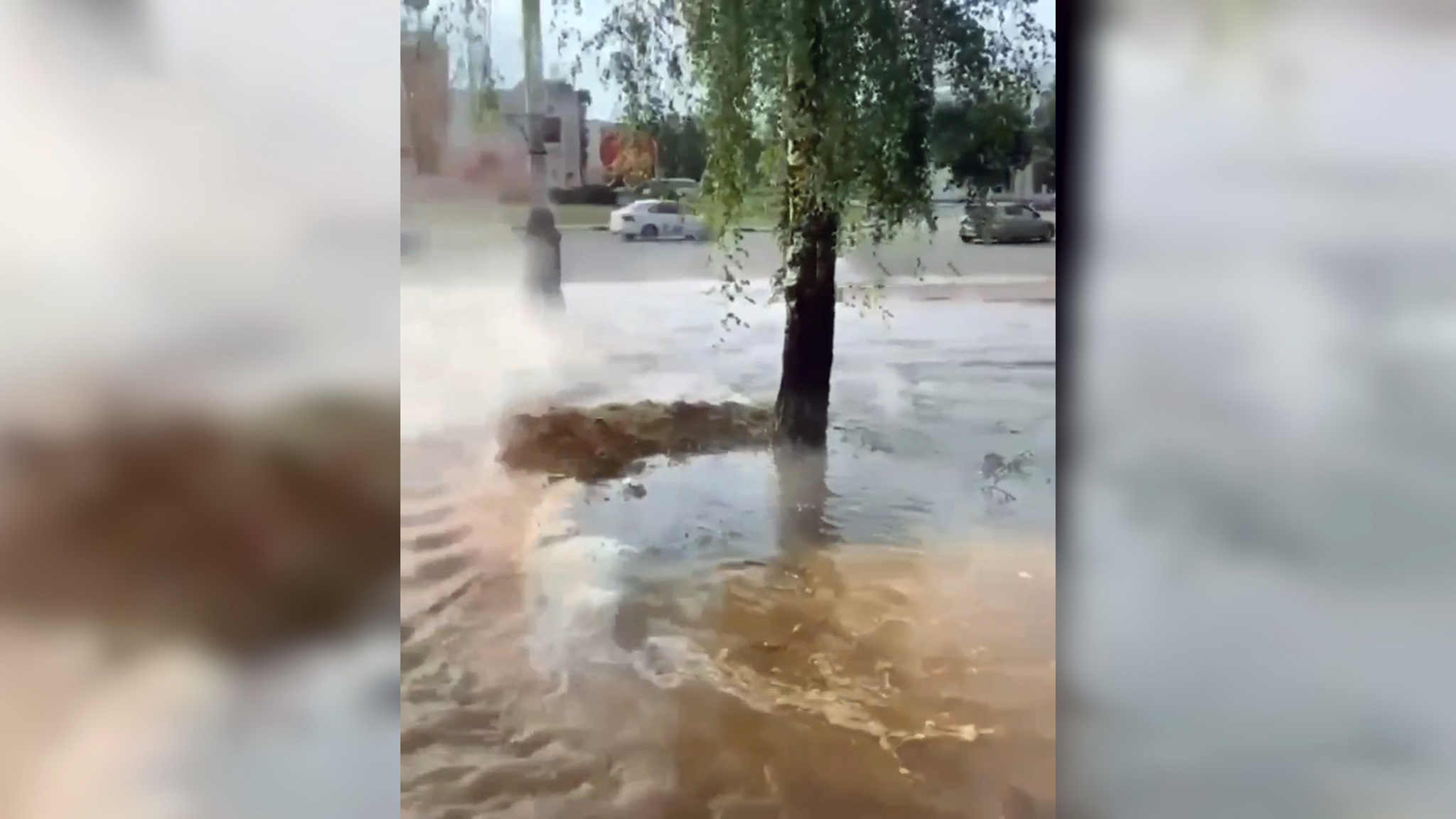 Кипяток залил площадь. В Тамбове прорвало тепломагистраль
