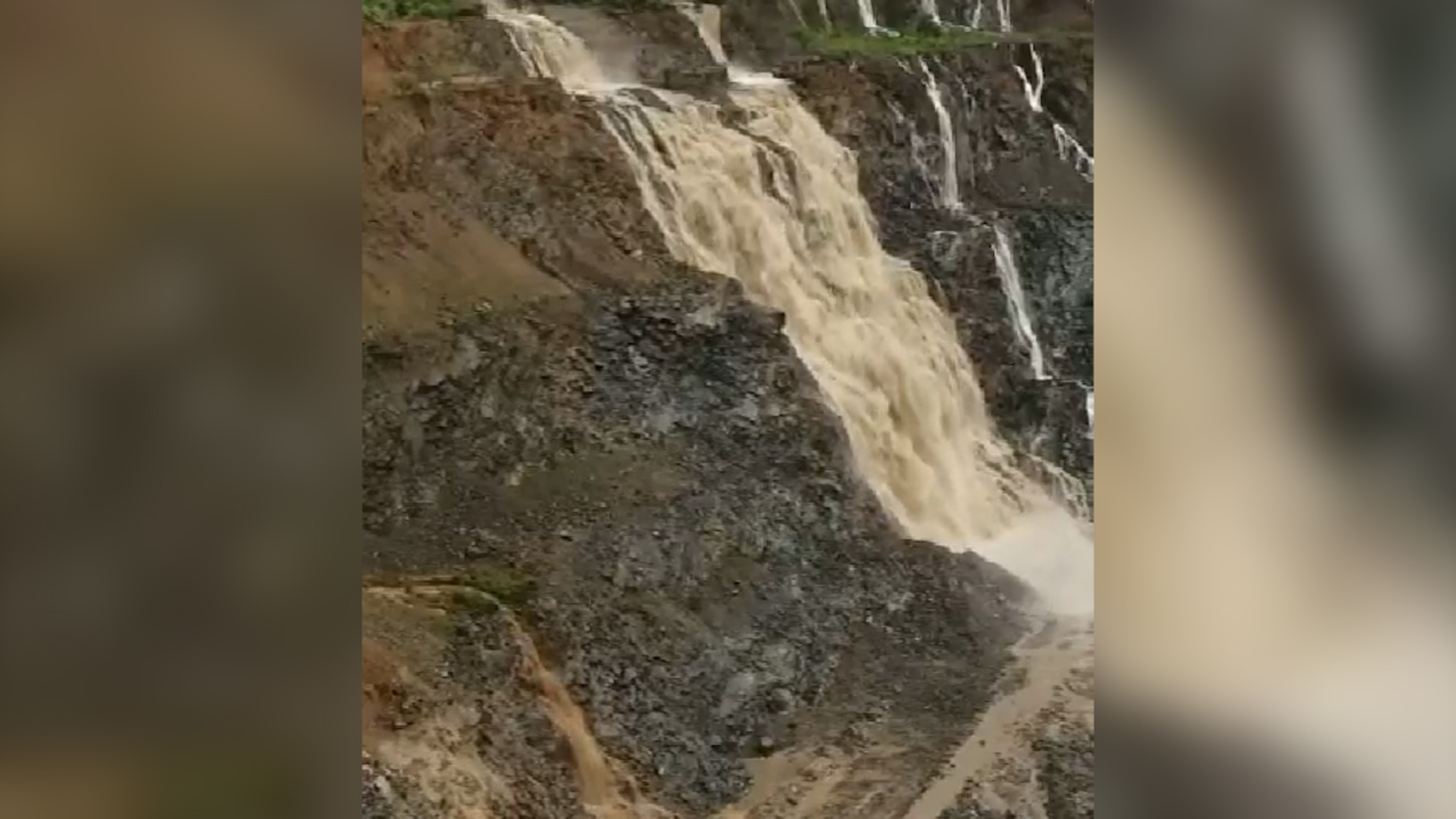 В соцсетях появилось видео с затоплением рудника в Приамурье