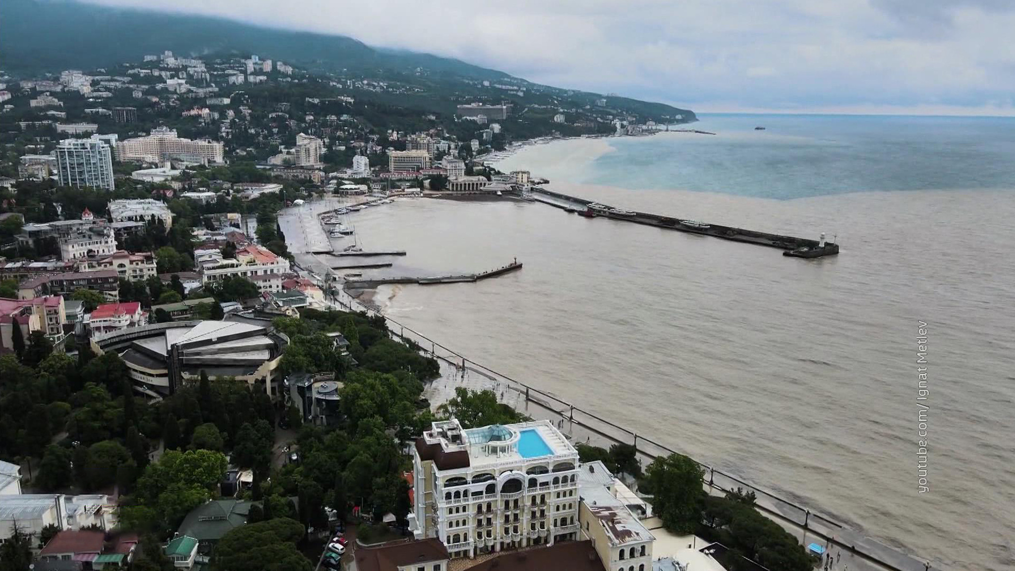 В Ялте все объекты турсферы заново подключены к электросетям и водоснабжению