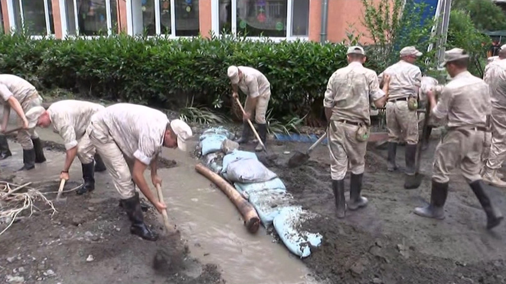 В Ялте разрешат купаться в море после подтоплений не раньше 28 июня