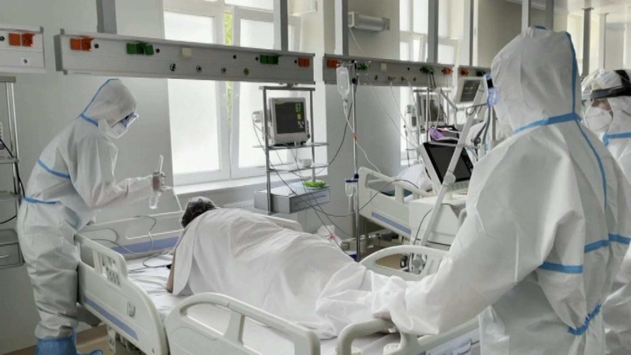 80 человек эвакуировали из центра для COVID-пациентов в Москве из-за пожара