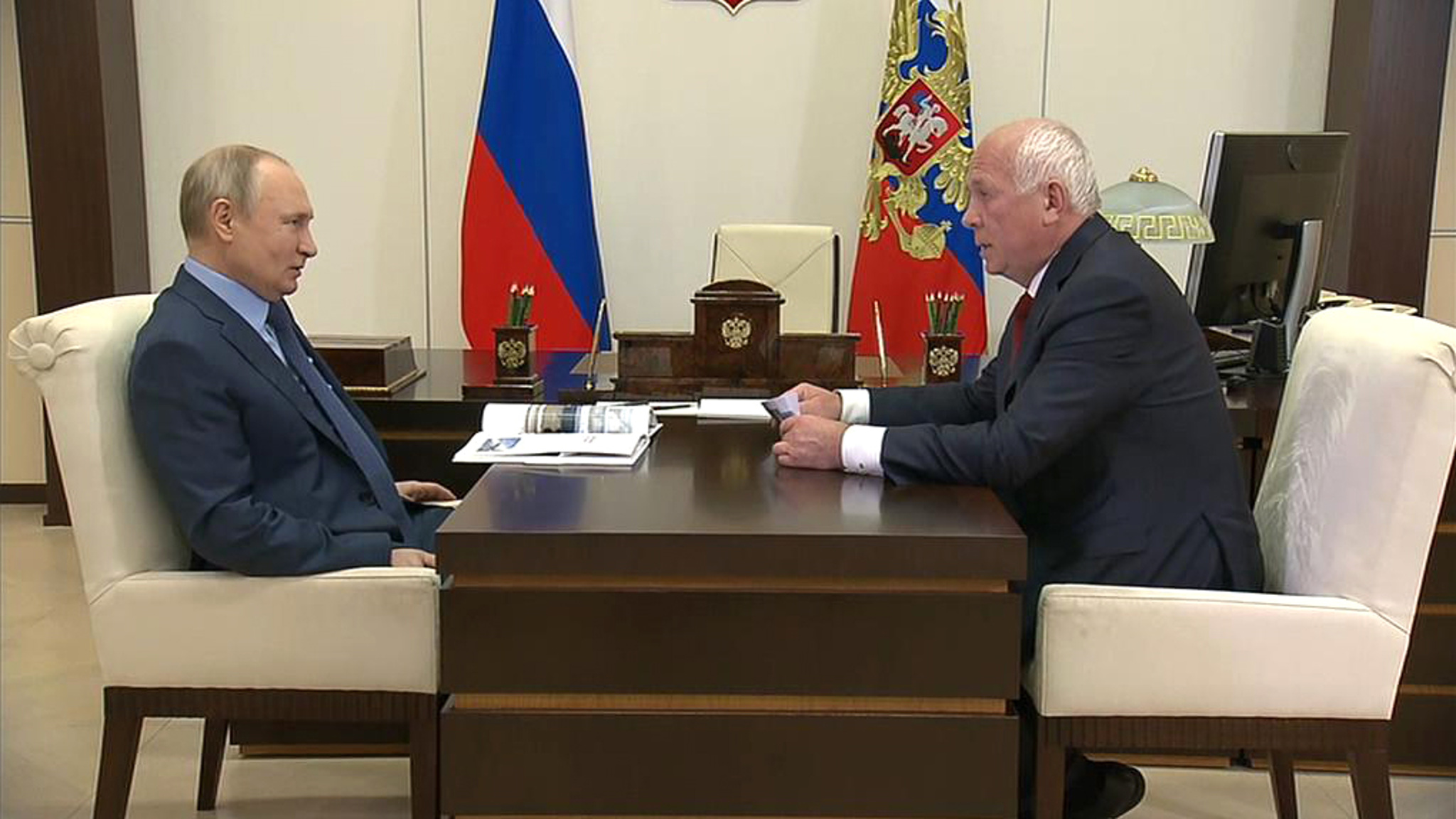 Президент провел встречу с главой Ростеха