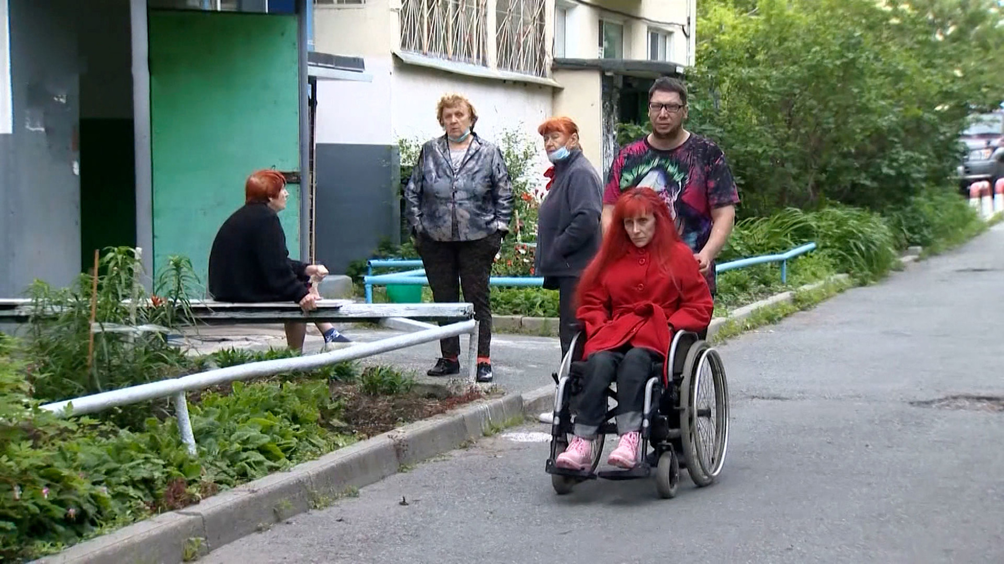 В Приморье у родителей-инвалидов забрали ребенка из-за разбитого окна