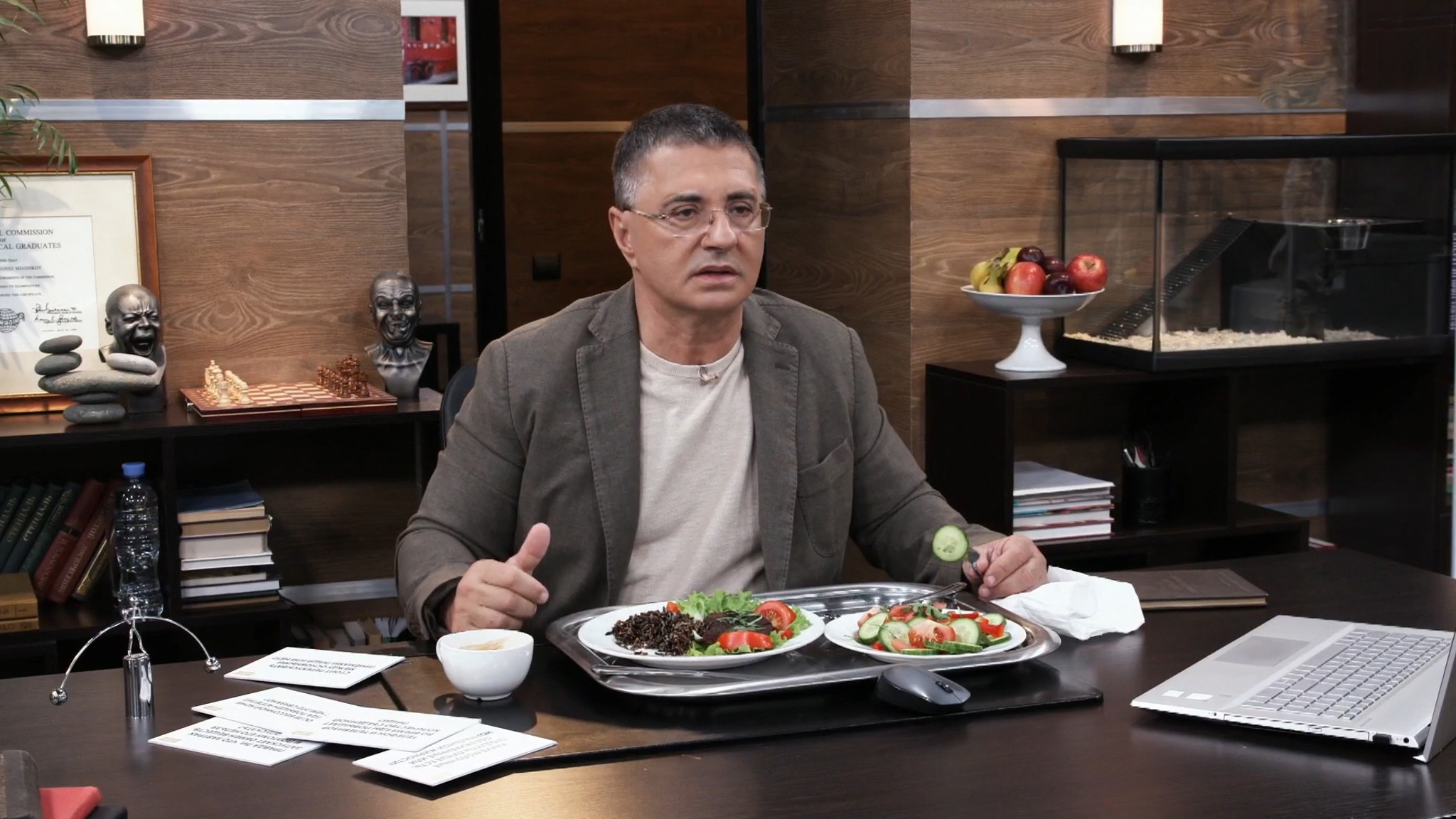 Мясников назвал главную ошибку, которая ведет к набору веса