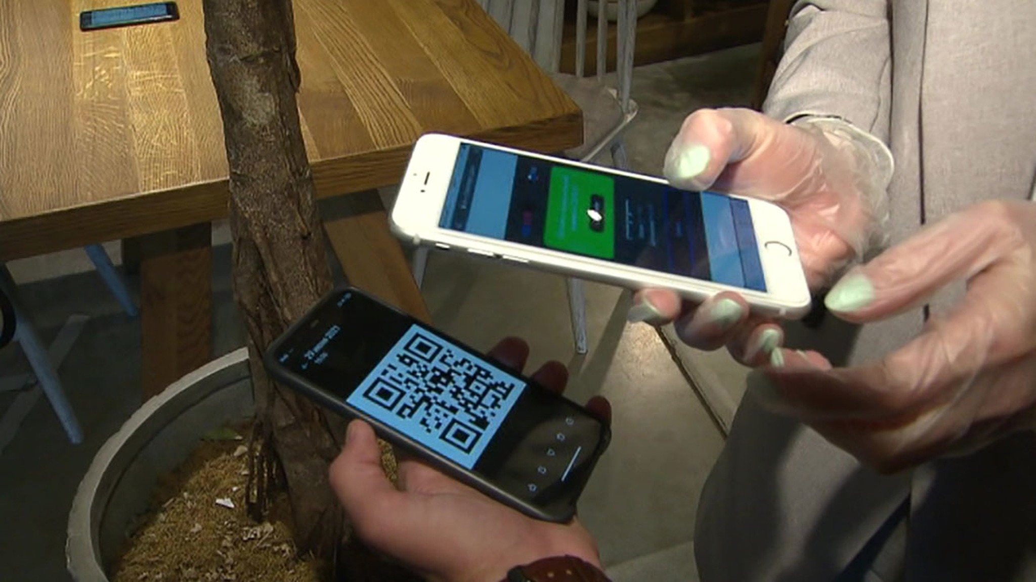Вакцинированные москвичи смогут получить QR-код по смс