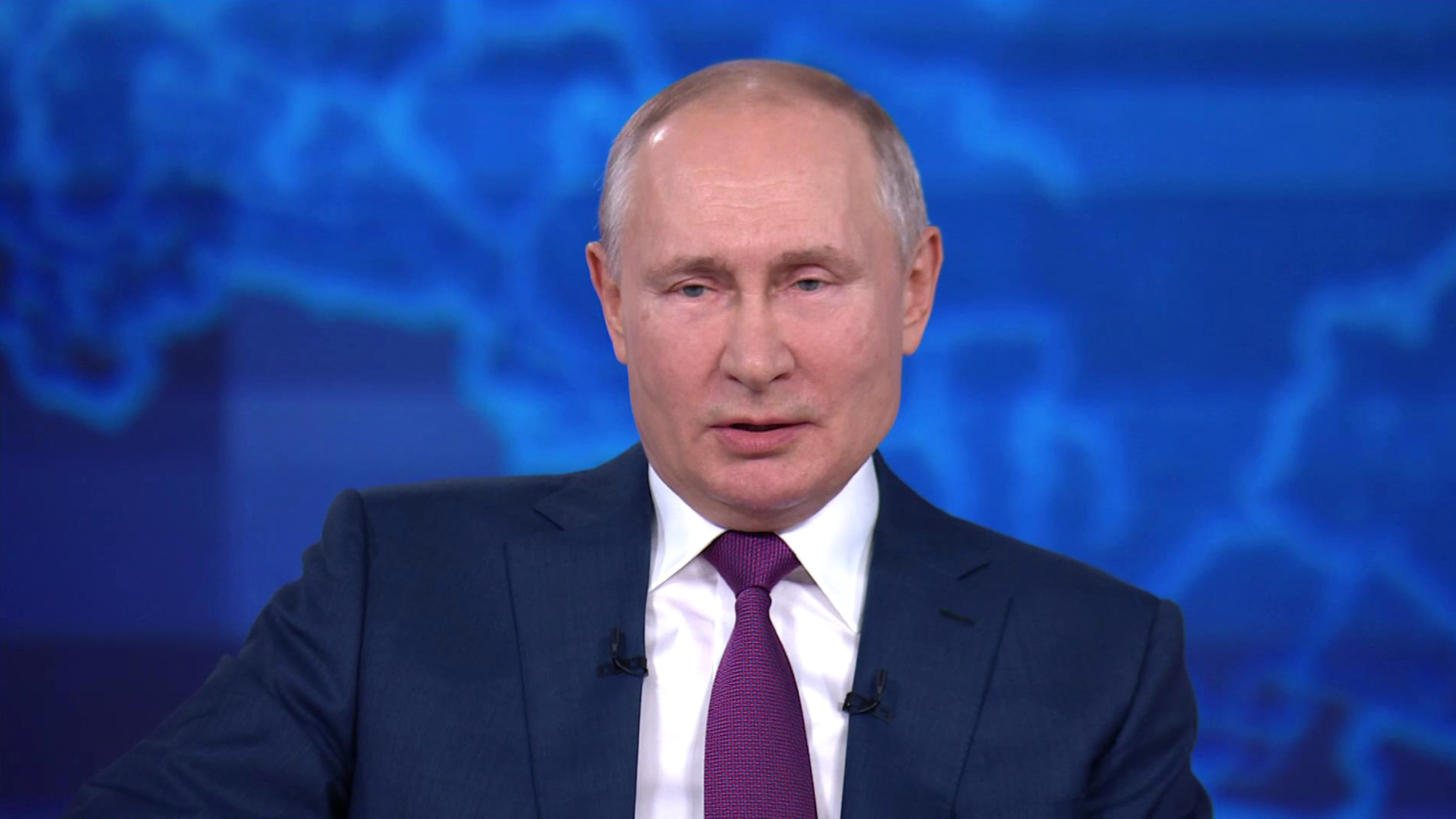 Началась 18-я "Прямая линия" с Путиным