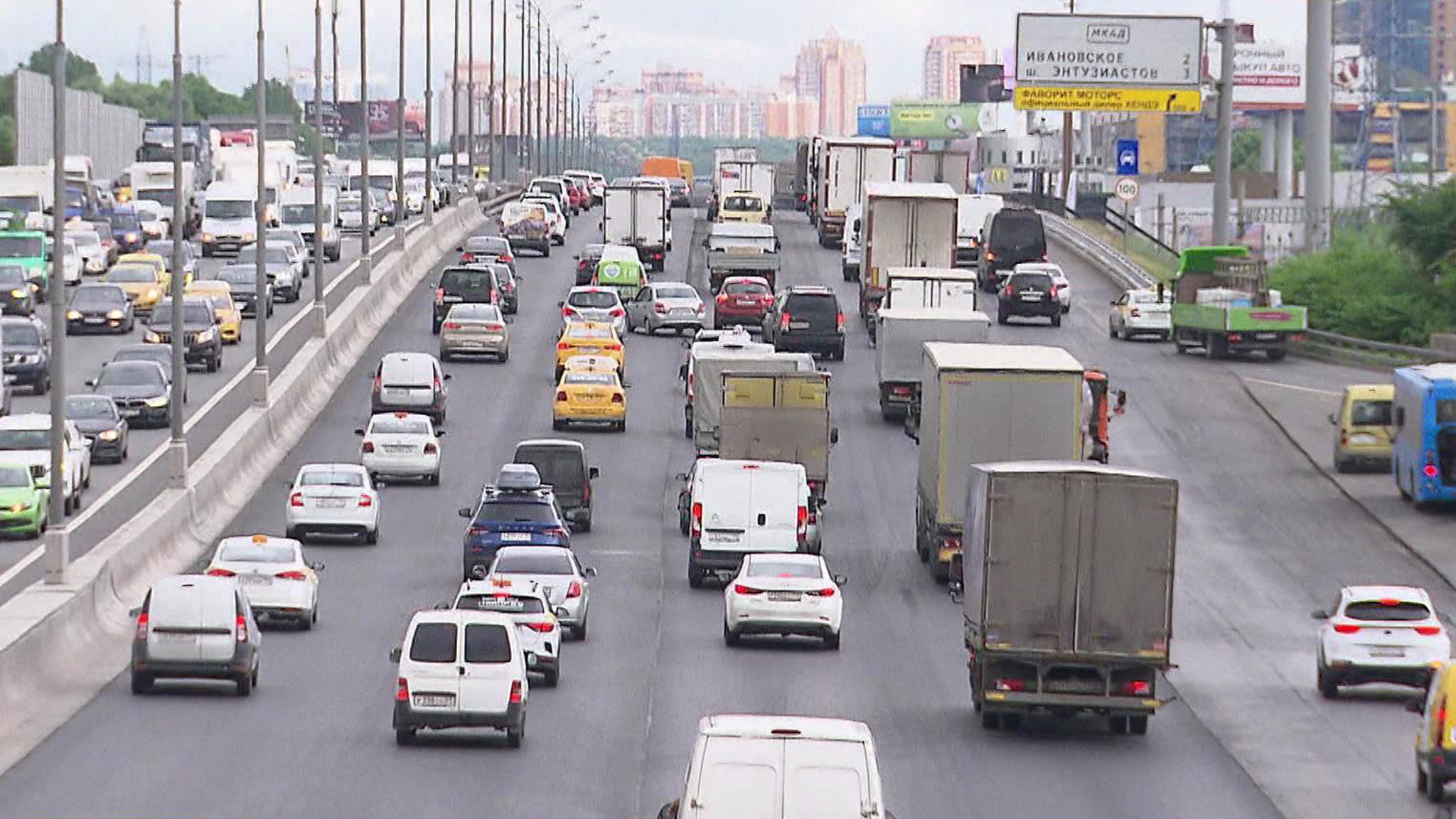 Большегрузы больше не смогут заехать на МКАД