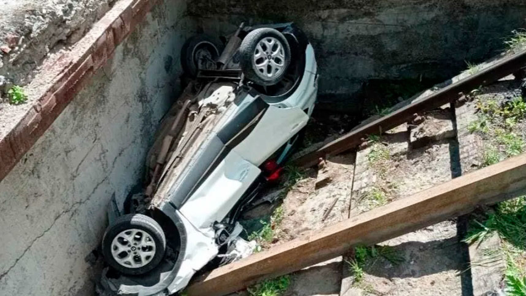 Жертвой падения автомобиля с подъемника стала известная журналистка