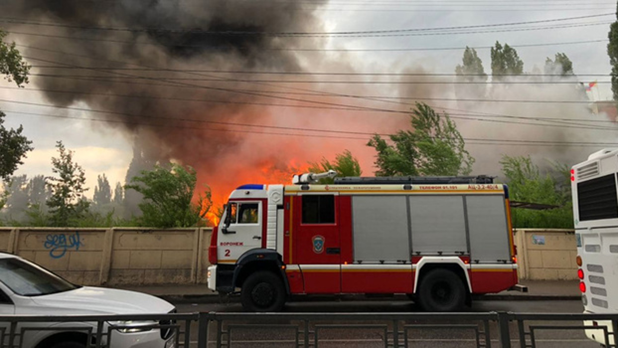 В Юго-Западном районе Воронежа произошел крупный пожар