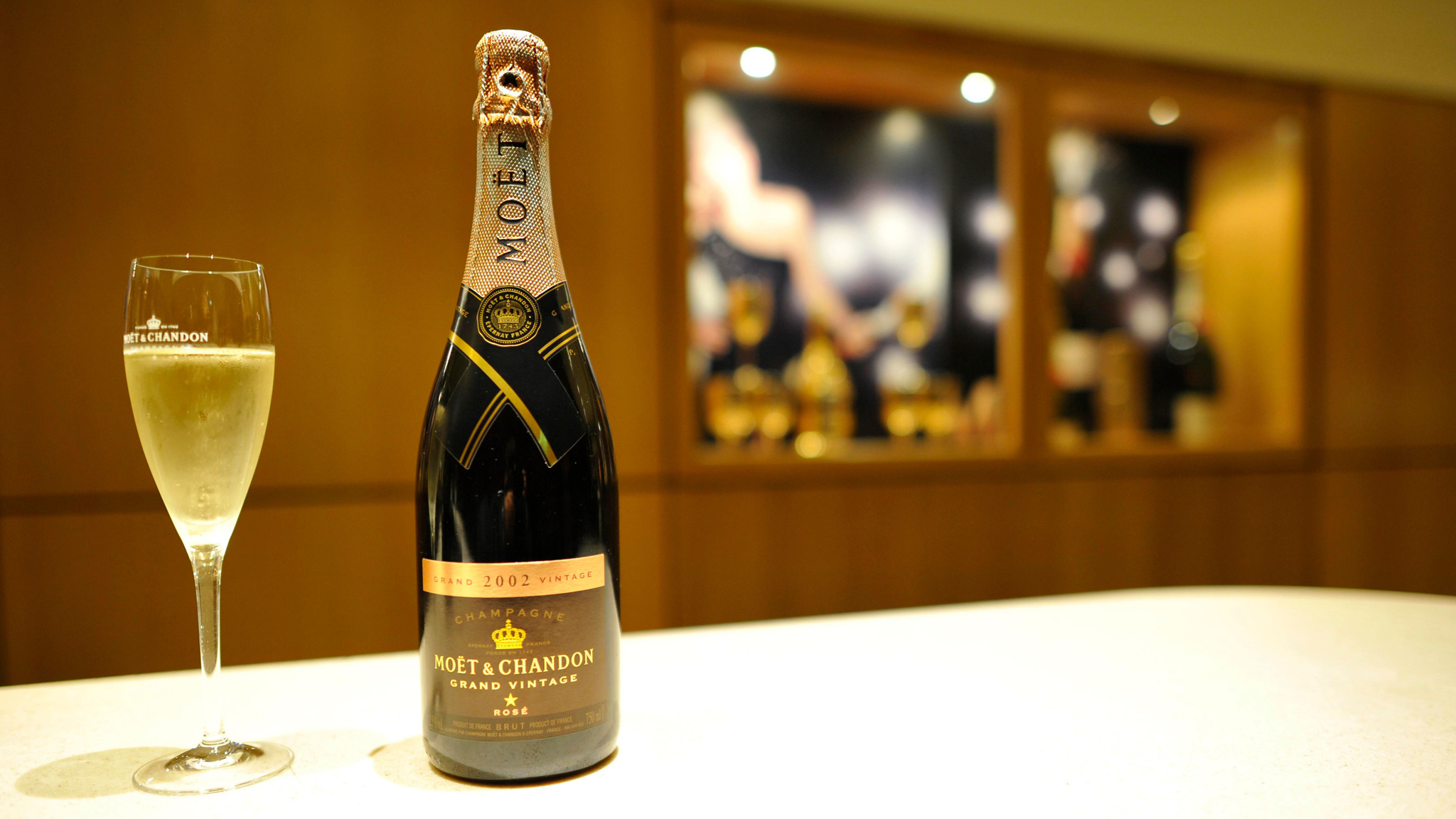 Moet Hennessy приостанавливает поставки шампанского в Россию