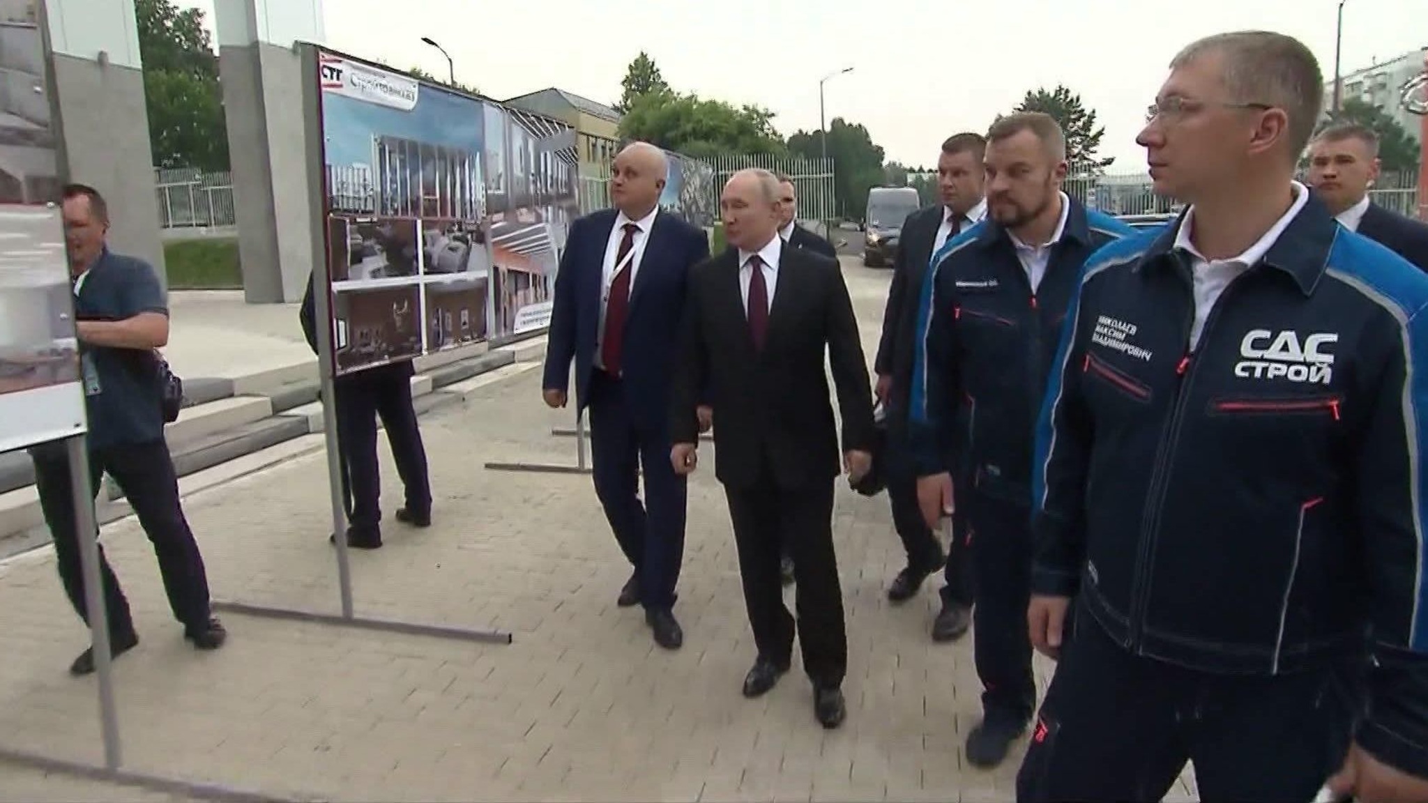 Владимир Путин ознакомился со строительством объектов Сибирского кластера искусств