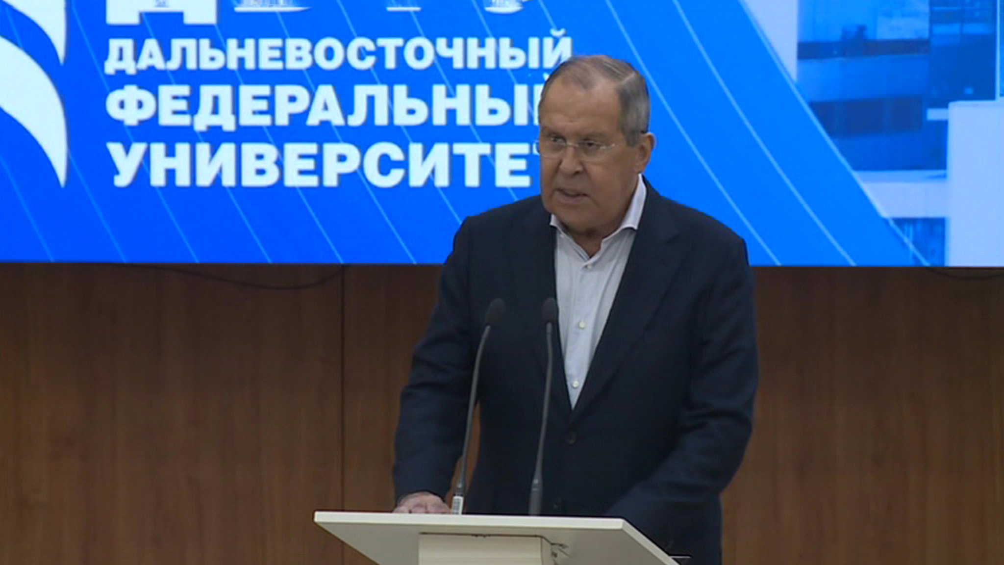 Лавров оценил заявления Запада об изоляции России