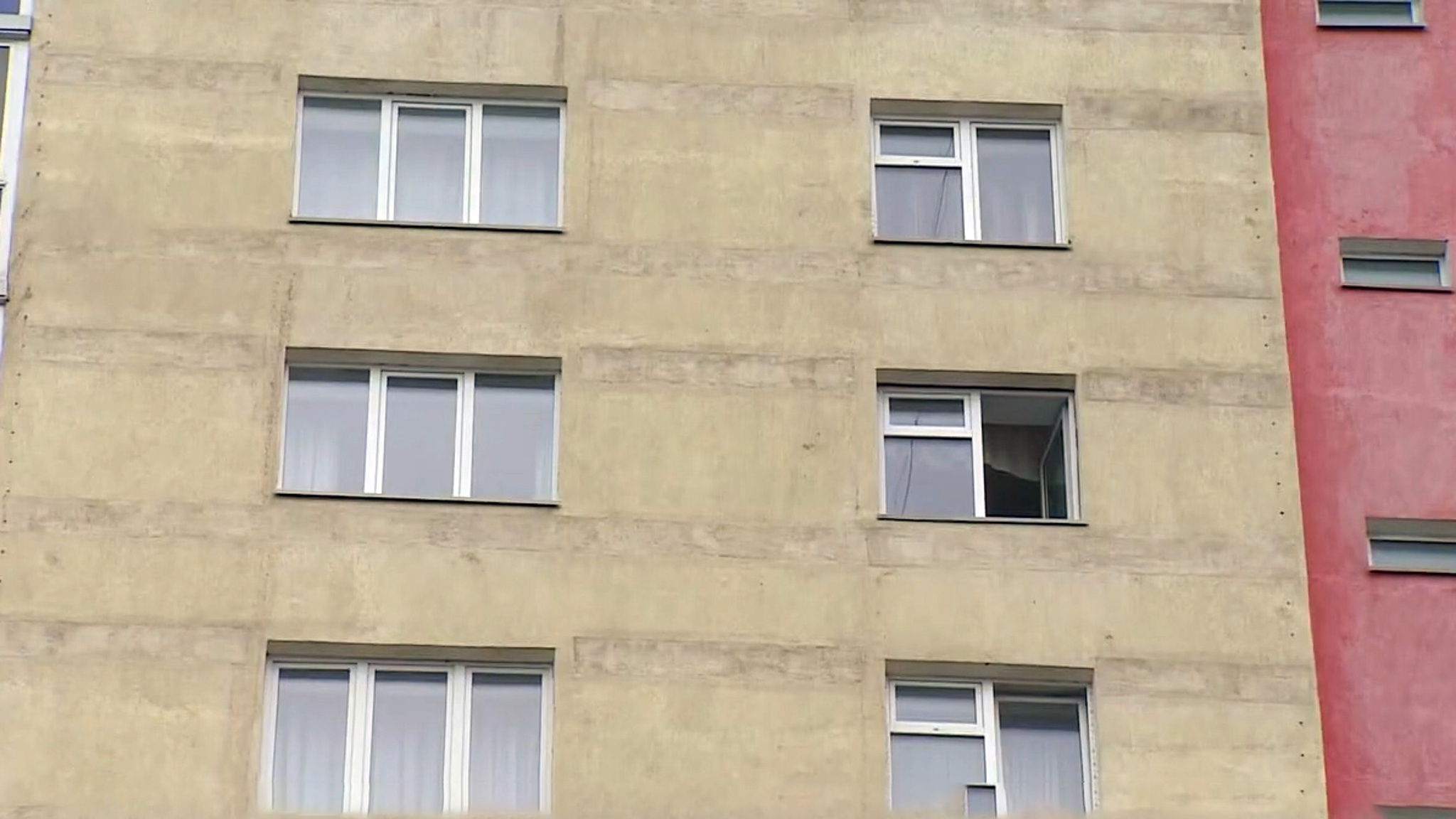 В Кемеровской области СК начал проверку после падения девочки с 4-го этажа