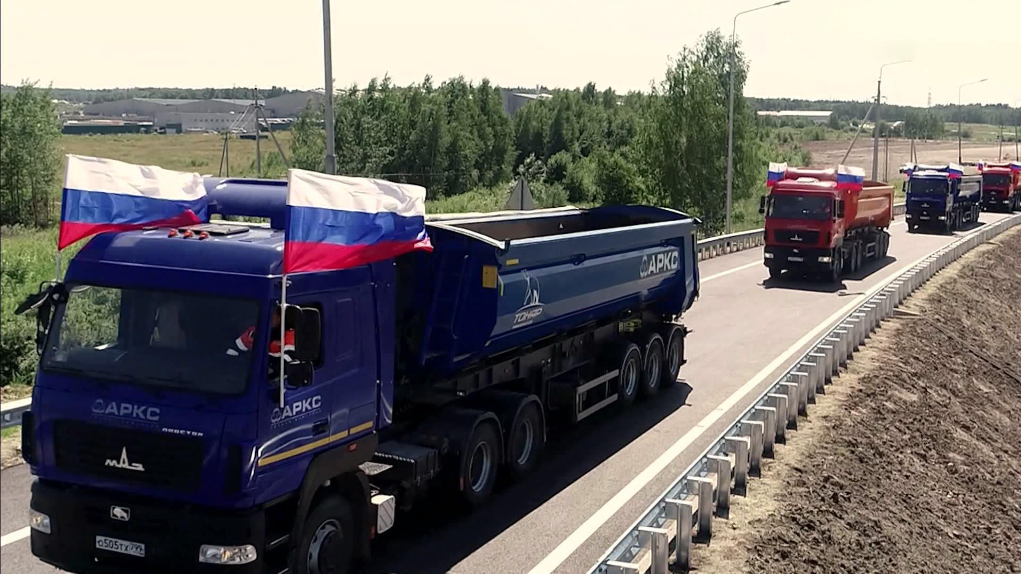 Путин оценил качество покрытия ЦКАД за рулем "Ауруса"