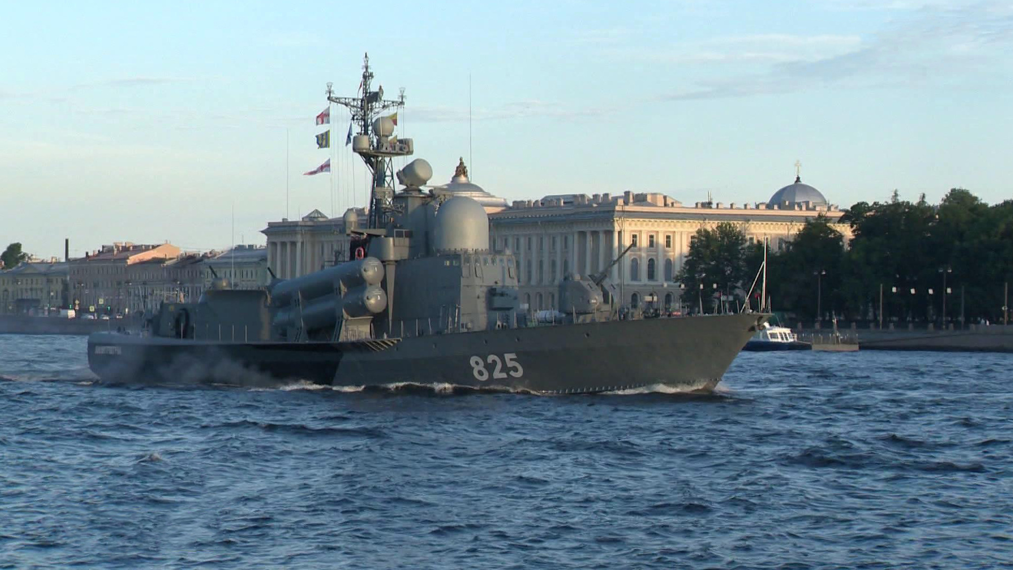 Мощь российского флота у берегов Невы: что увидим на параде ВМФ