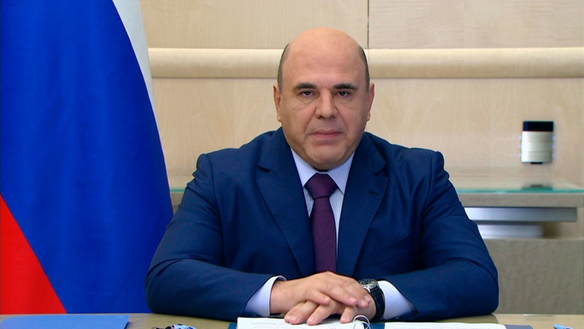 Правительство направит более 200 млрд рублей на "школьные" выплаты