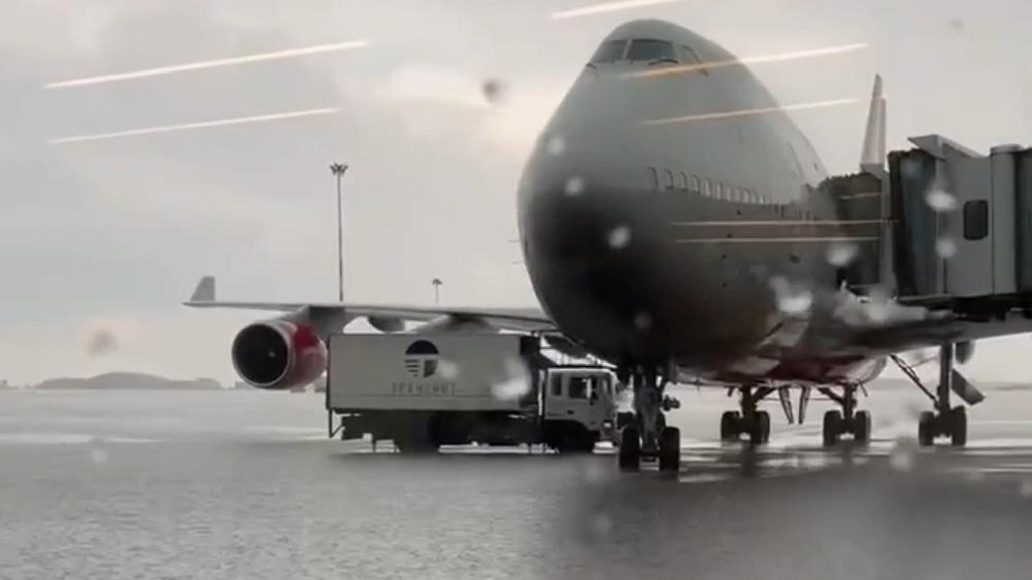 Более 20 рейсов задержаны в аэропорту Шереметьево из-за подтопления