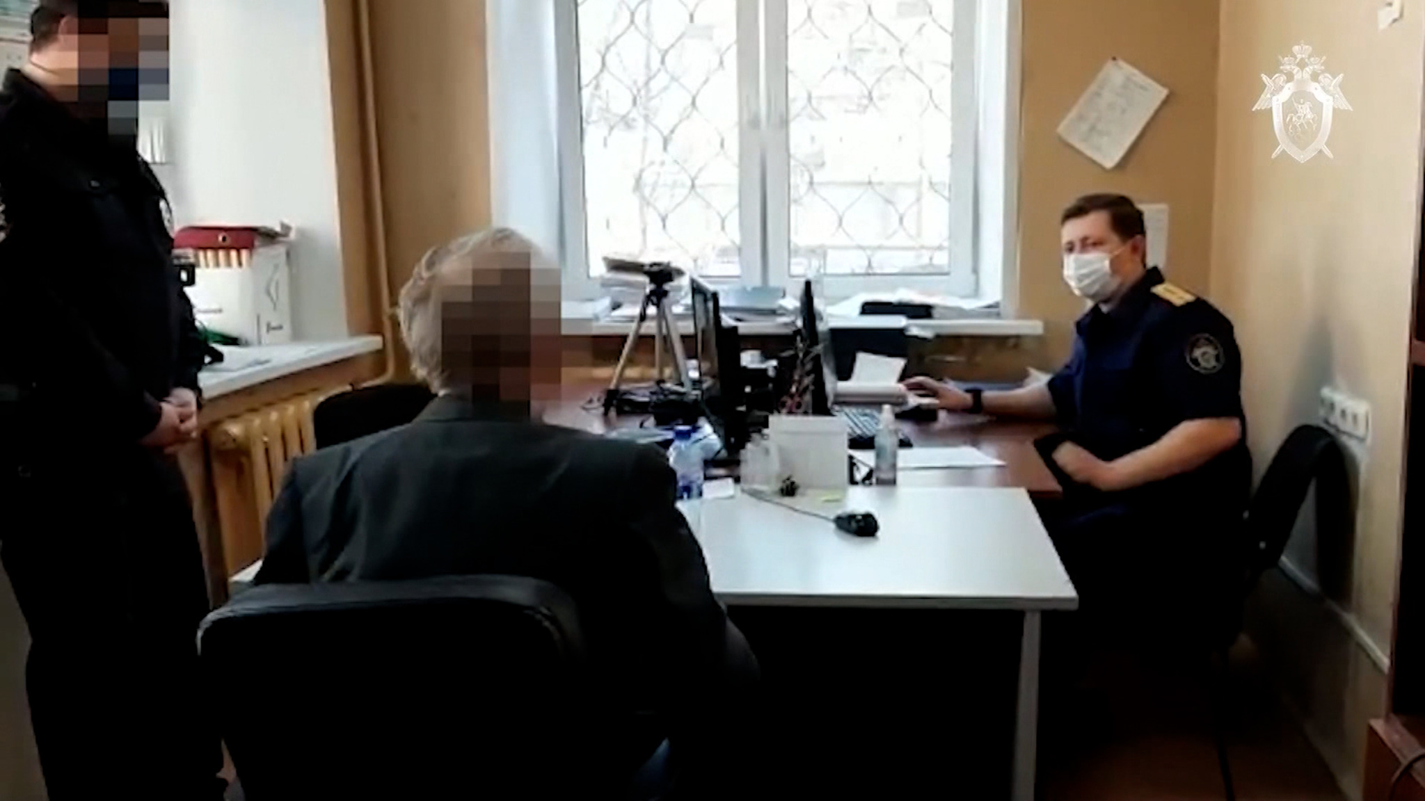 Этих вопросов нет в билетах: на экзамен к профессору пришли силовики