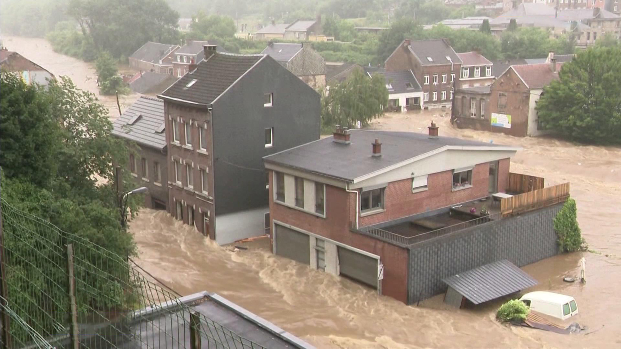 Это катастрофа: Европа на глазах уходит под воду