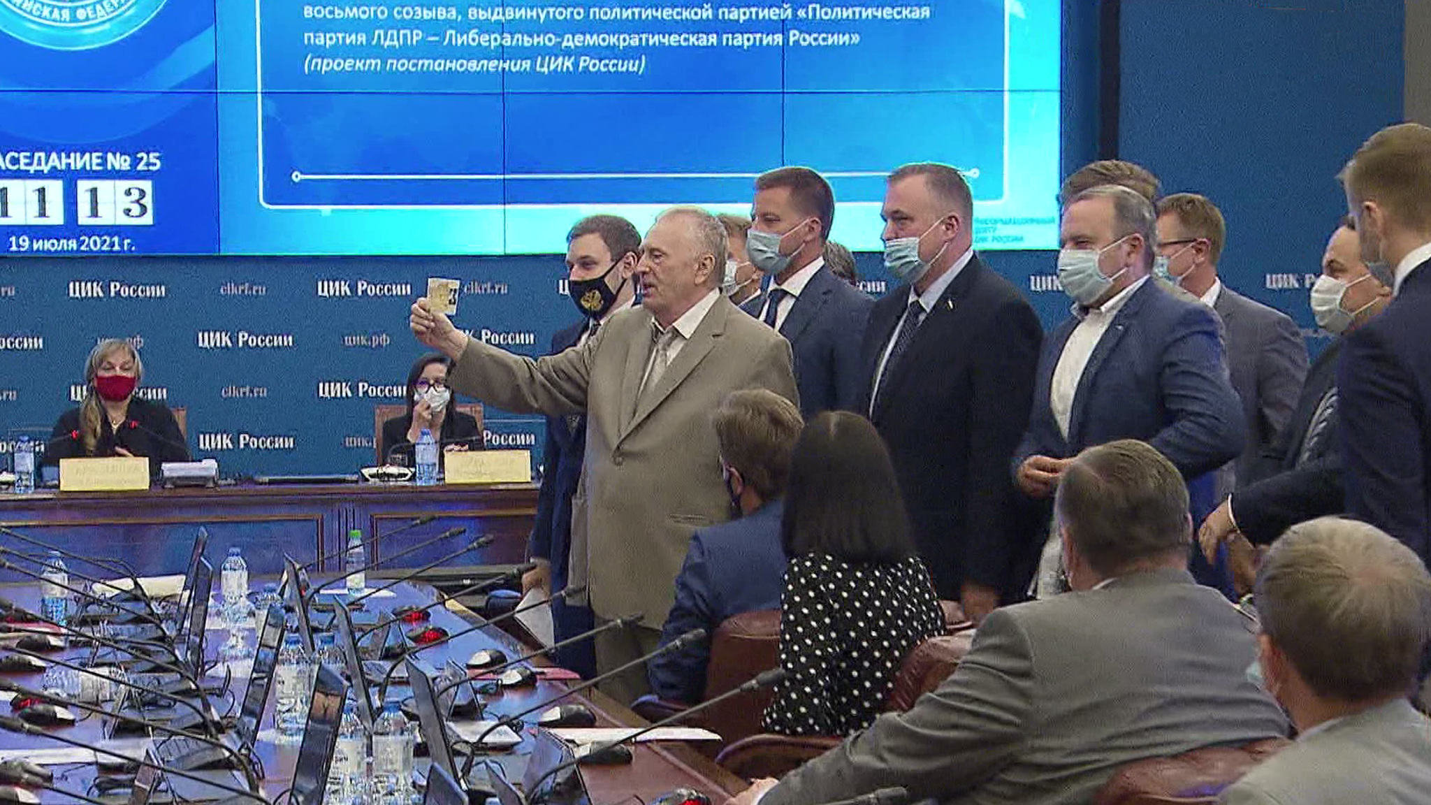 ЛДПР первой из партий прошла регистрацию в ЦИК