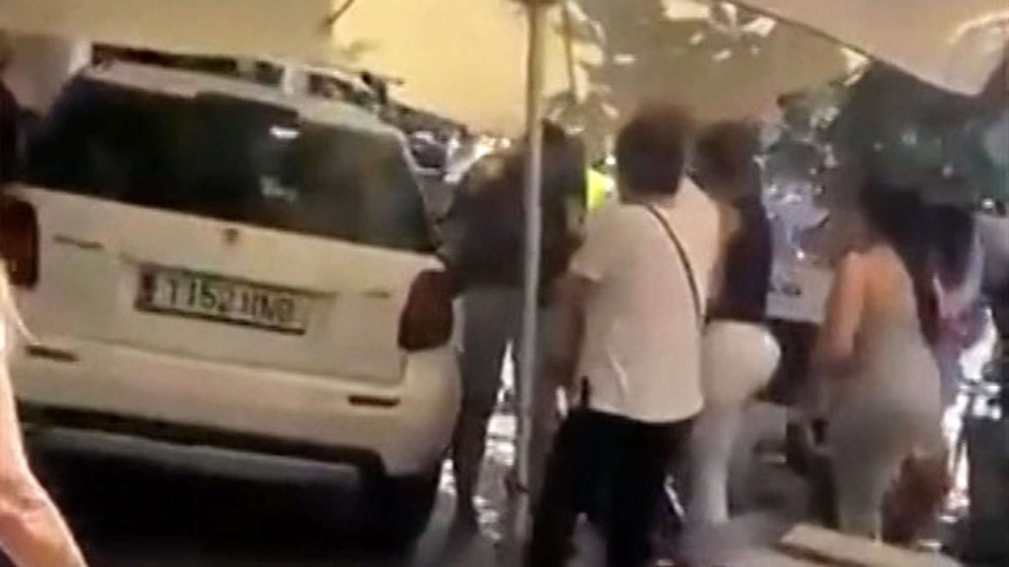 В Испании автомобилист врезался в кафе