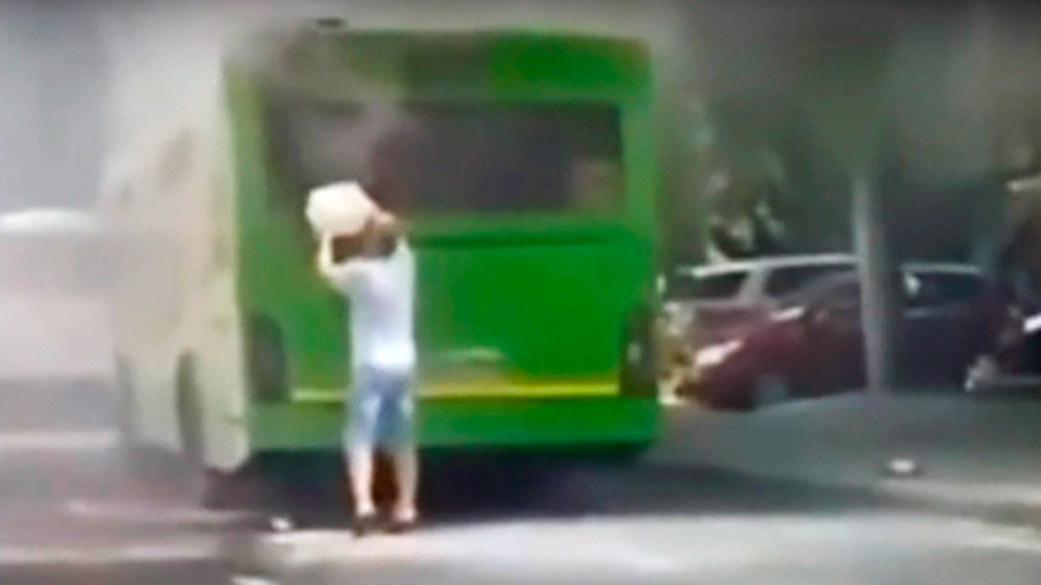 Воронежцы сняли на видео вспыхнувший автобус