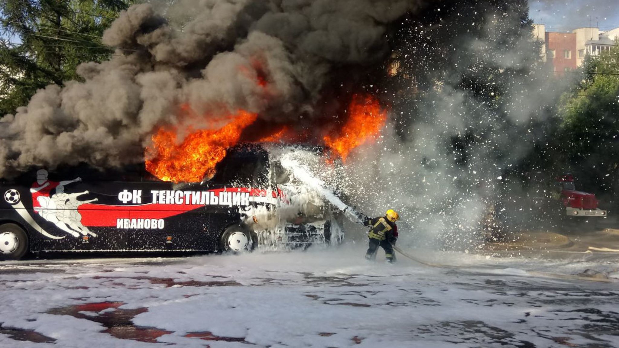 Во Владимире загорелся автобус с 32 детьми ивановского ФК "Текстильщики"