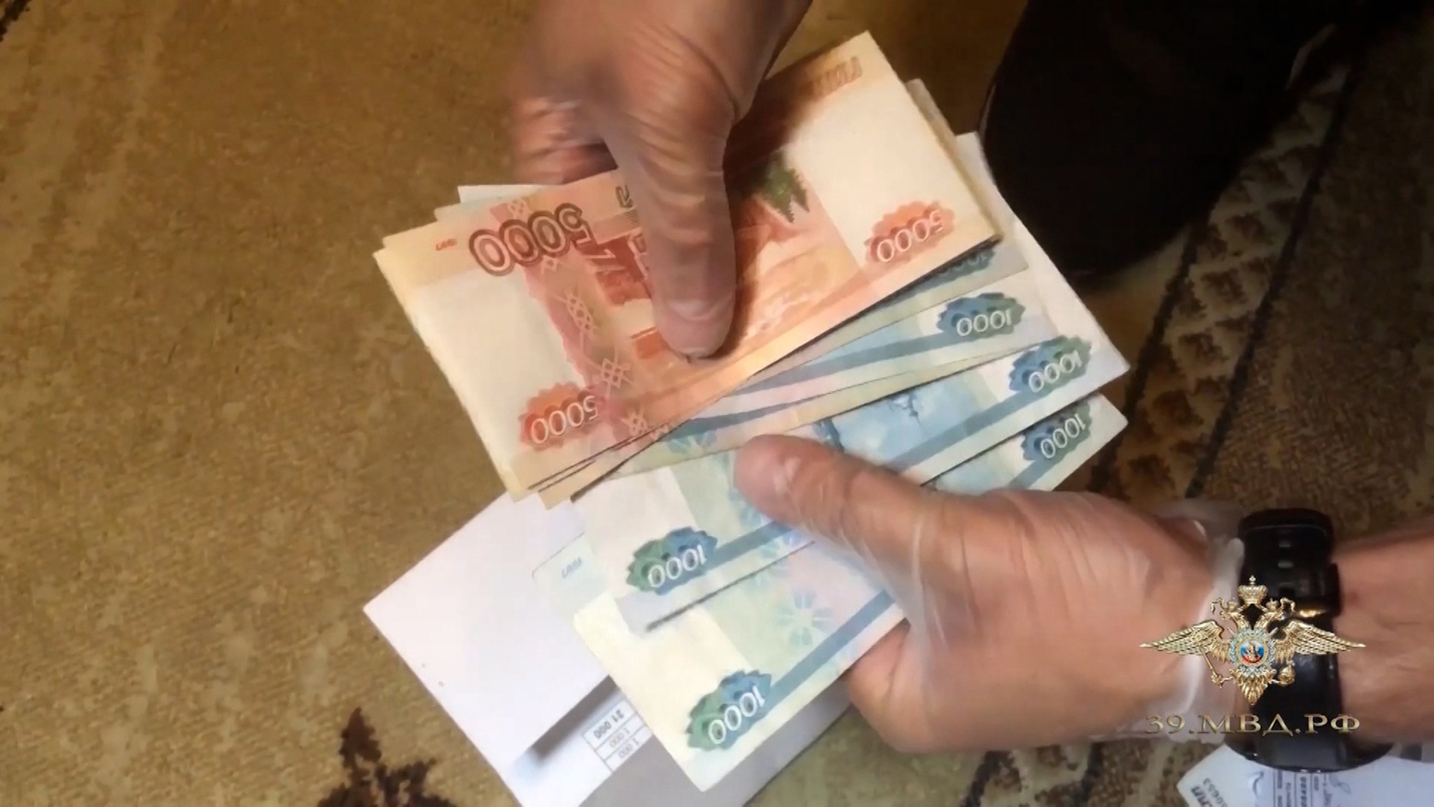 Калининградские таможенники попались на взятках