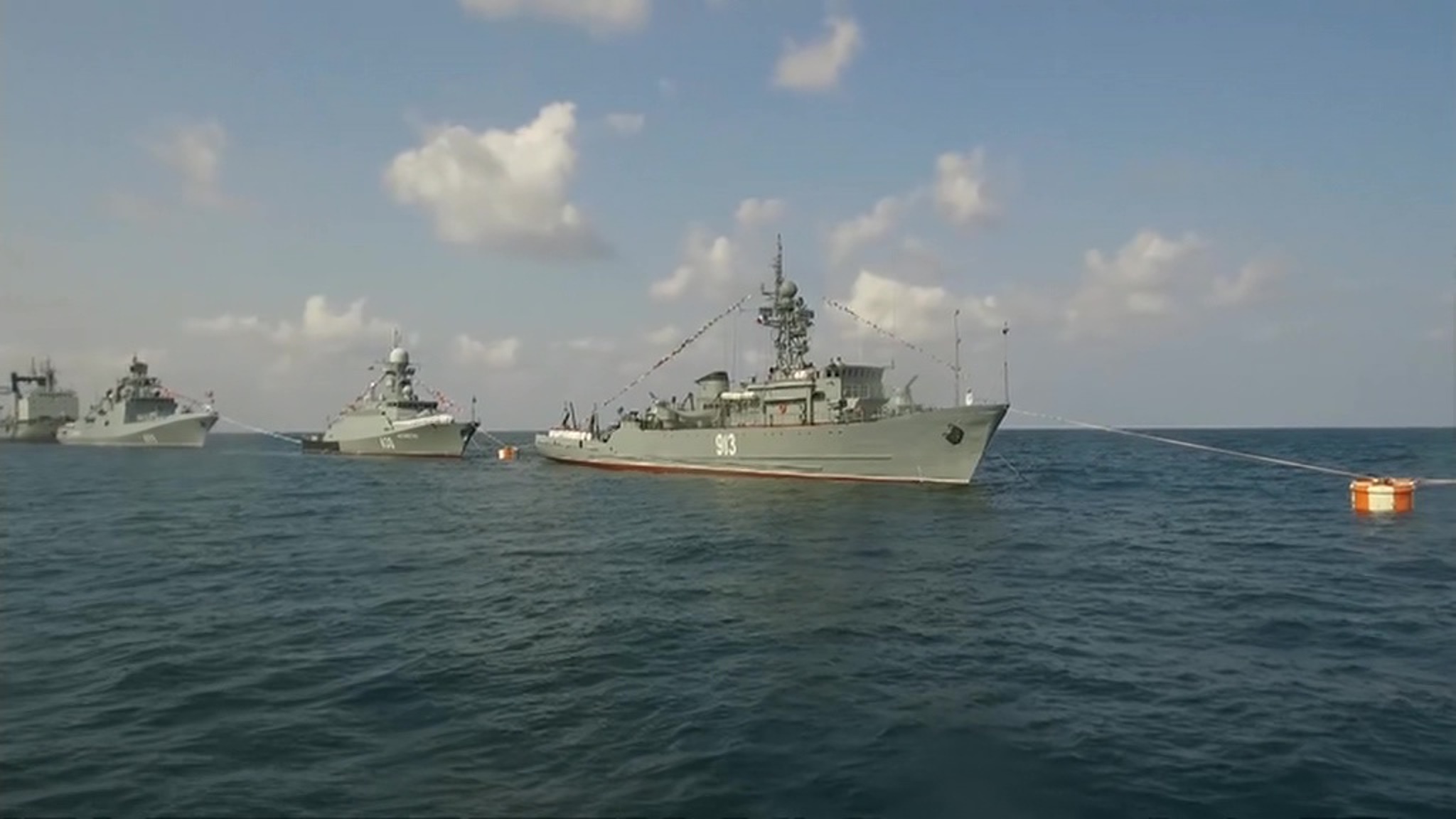 В сирийском Тартусе парад кораблей ВМФ России прошел в пятый раз